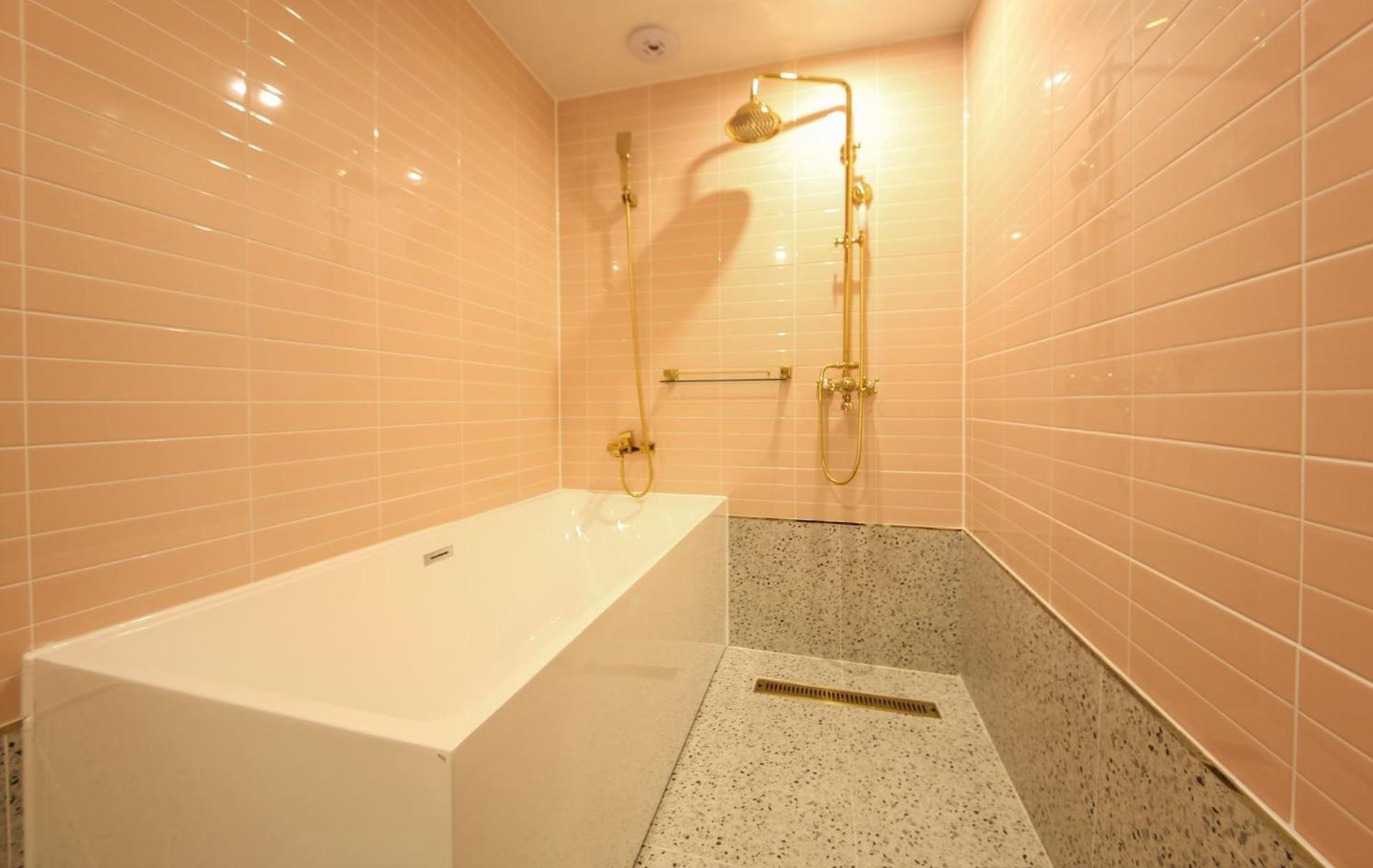 Deluxe King Room - Photo 2