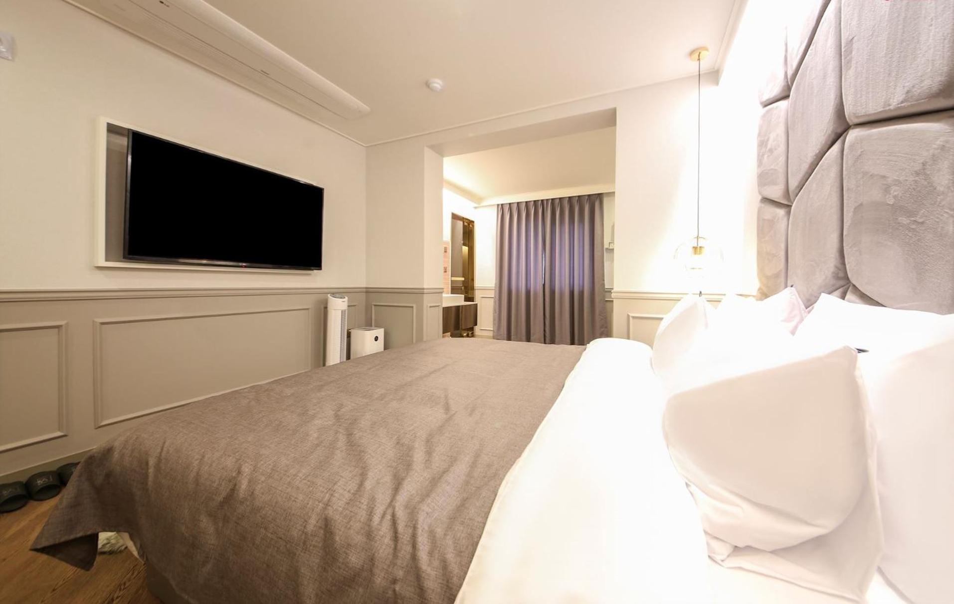 Suite - Photo 4