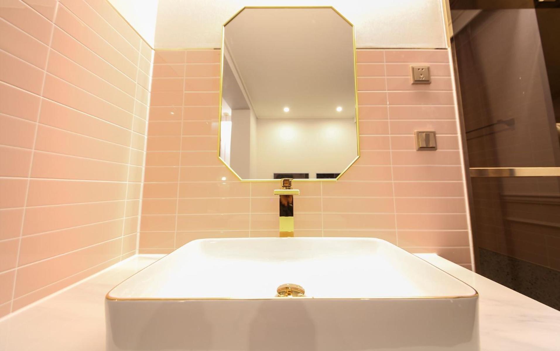 Suite - Photo 3