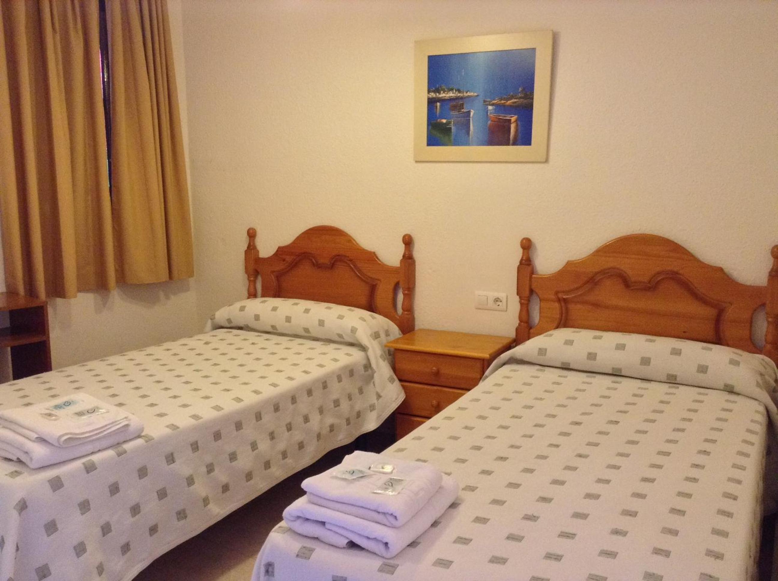 Habitación doble básica con litera sin aire acondicionado