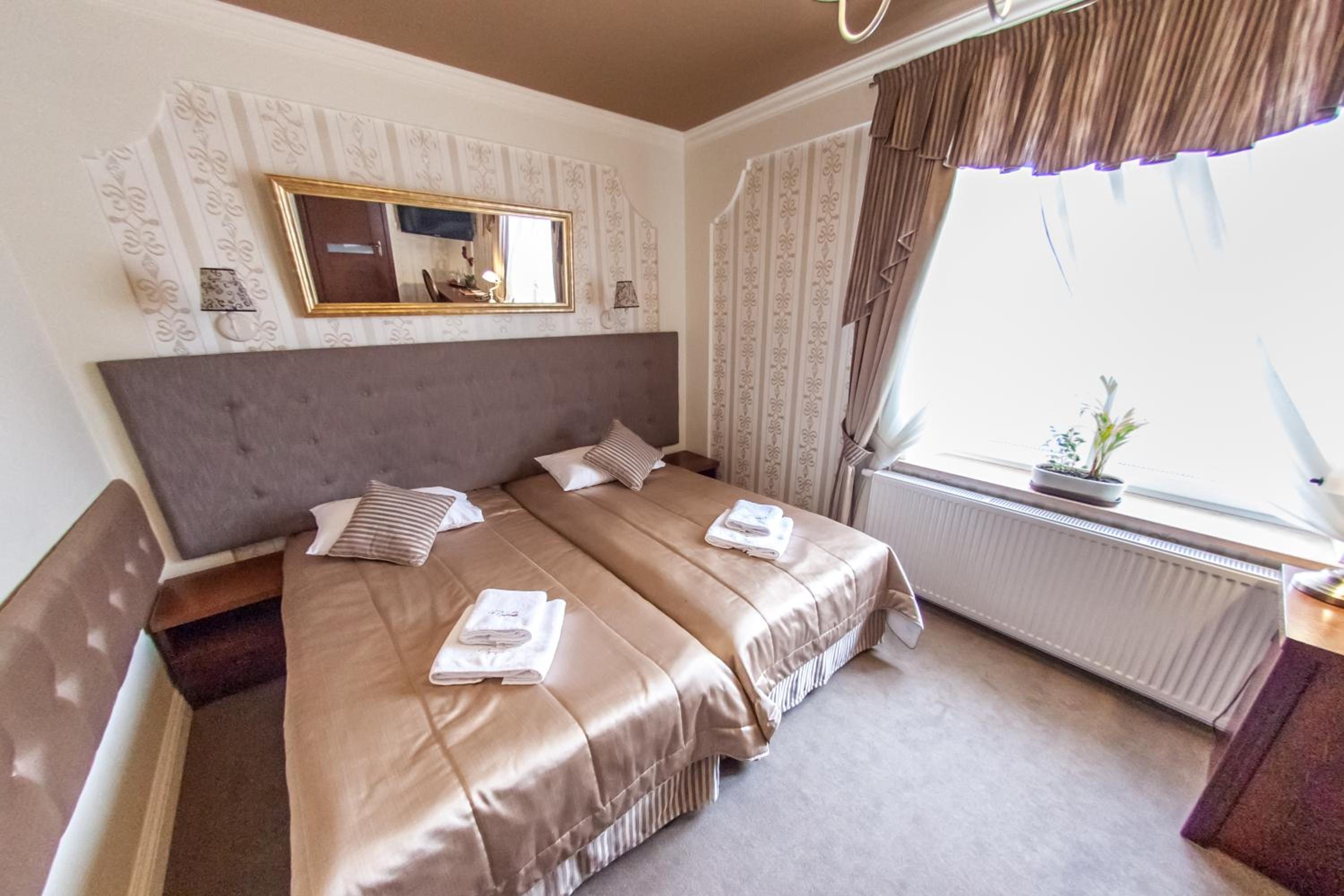 Twin Room - Photo 14