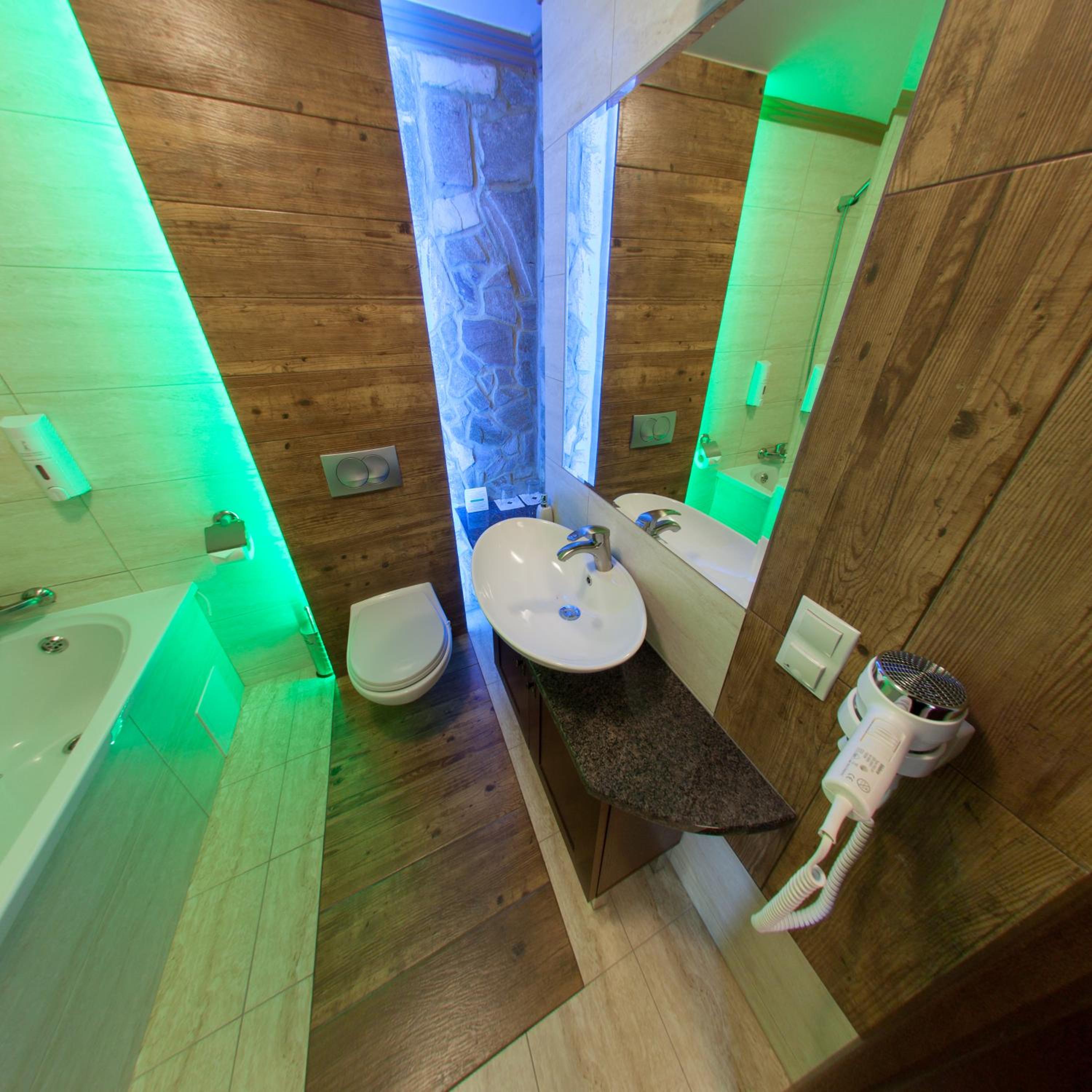 Twin Room - Photo 11