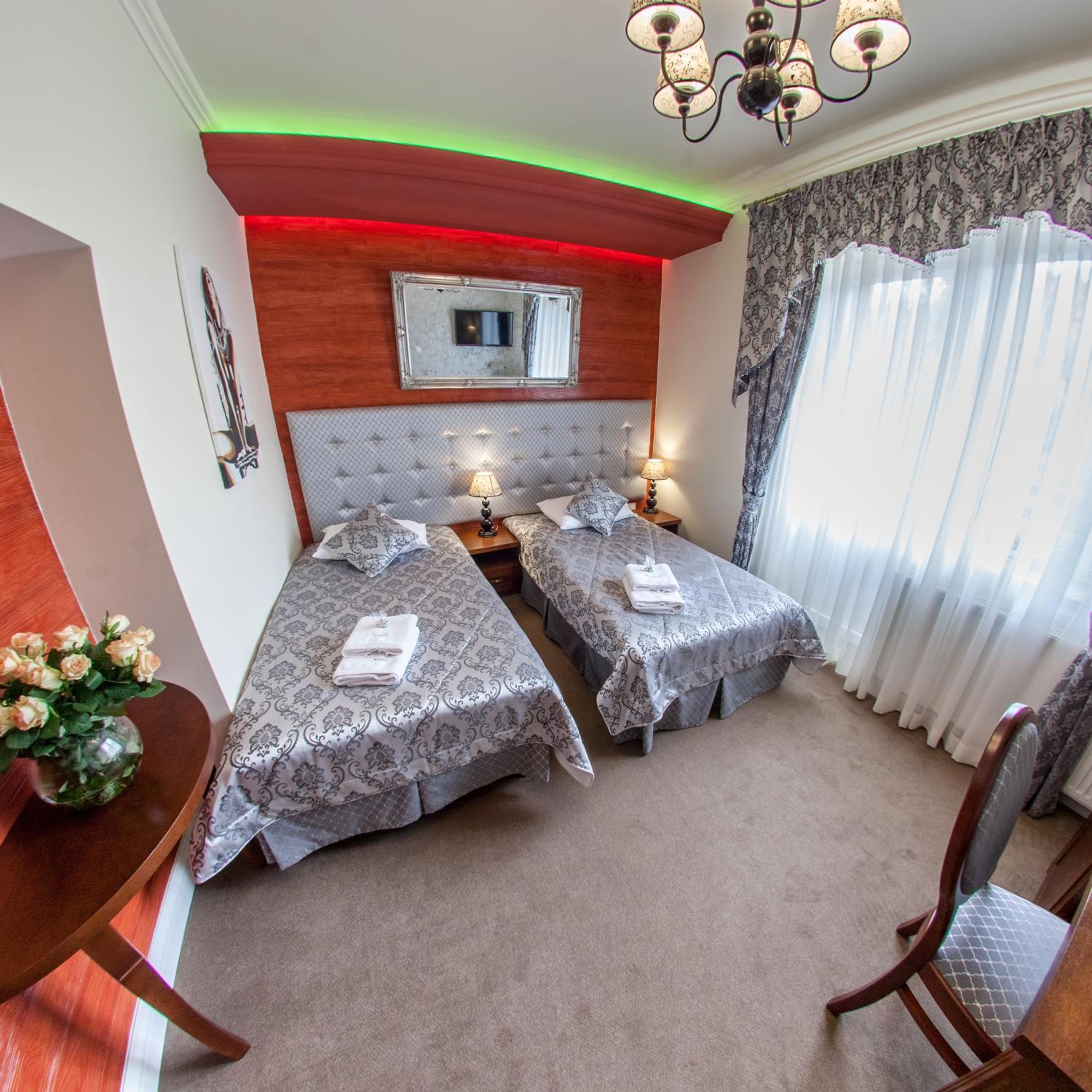 Twin Room - Photo 10