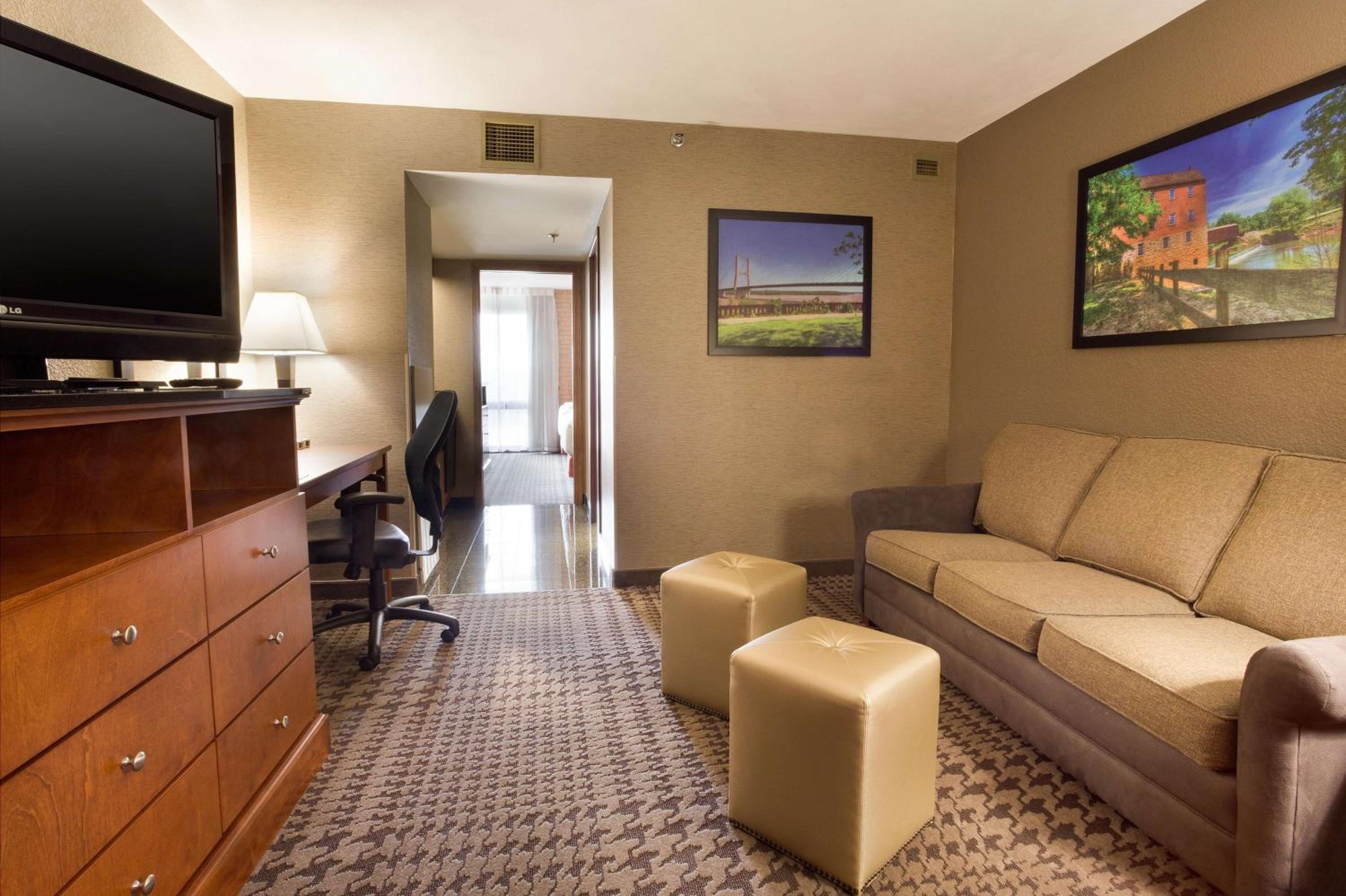 One-Bedroom Suite with Two Queen Beds - Photo 3