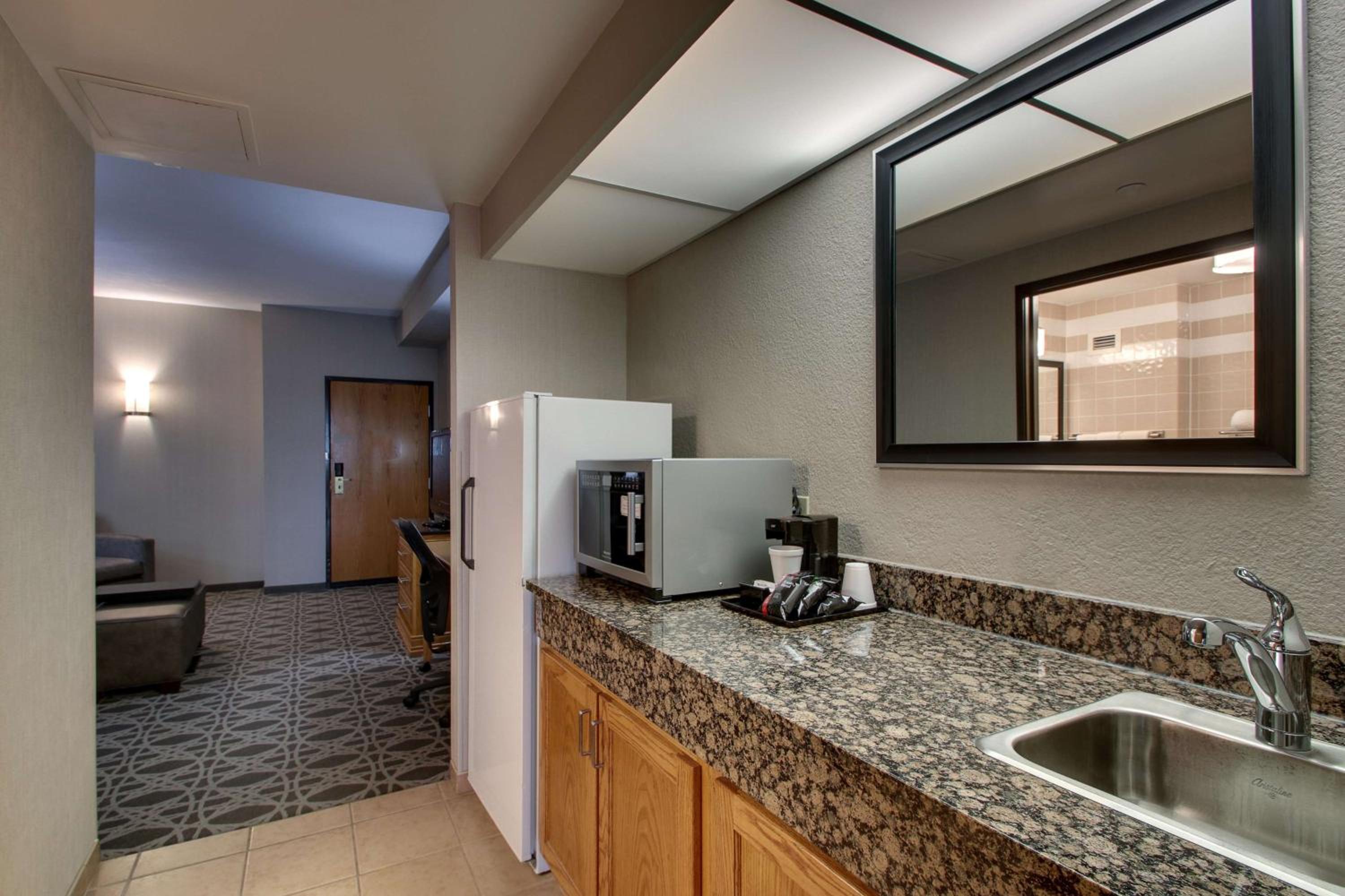 Superior King Suite - Photo 3
