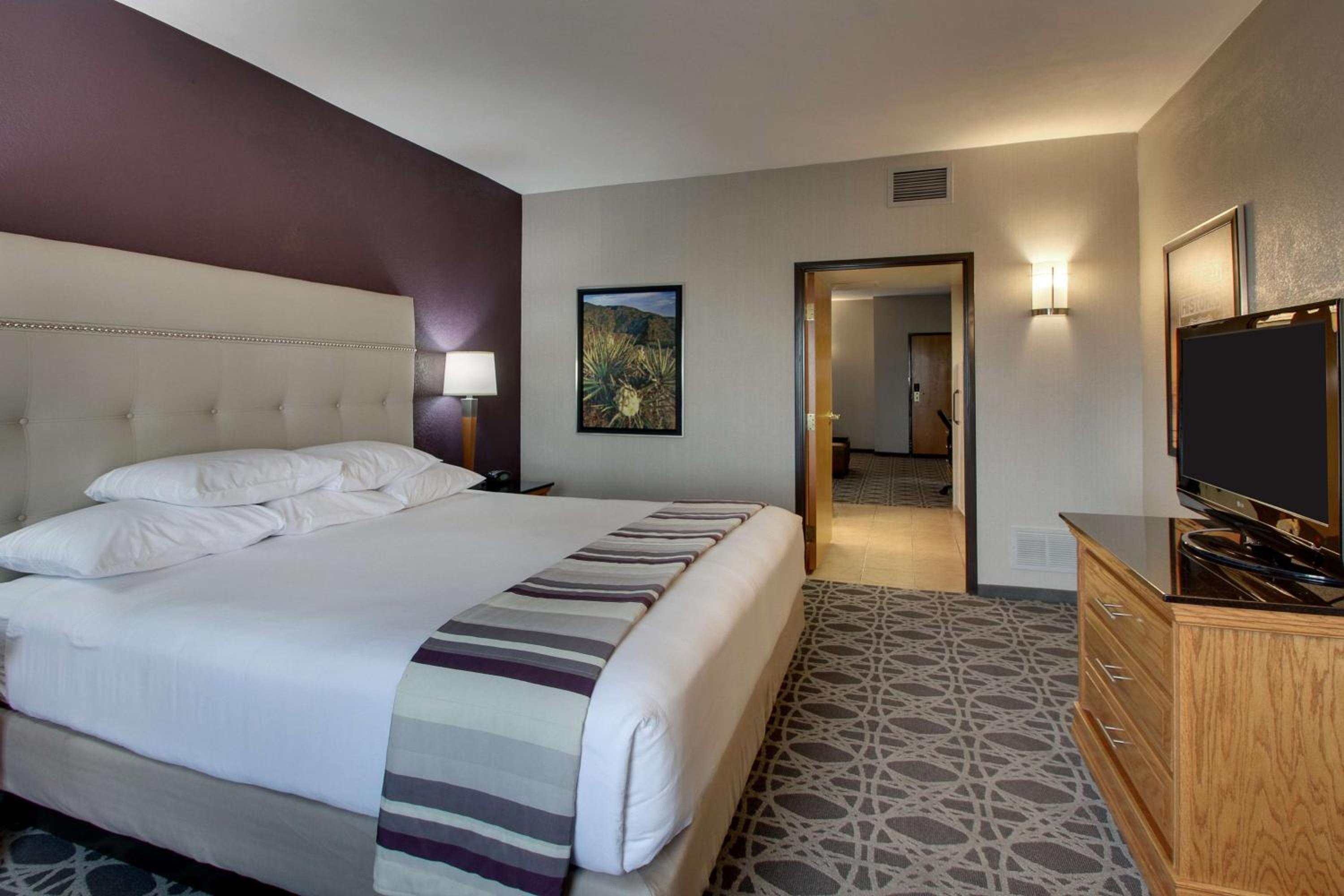 Superior King Suite - Photo 2