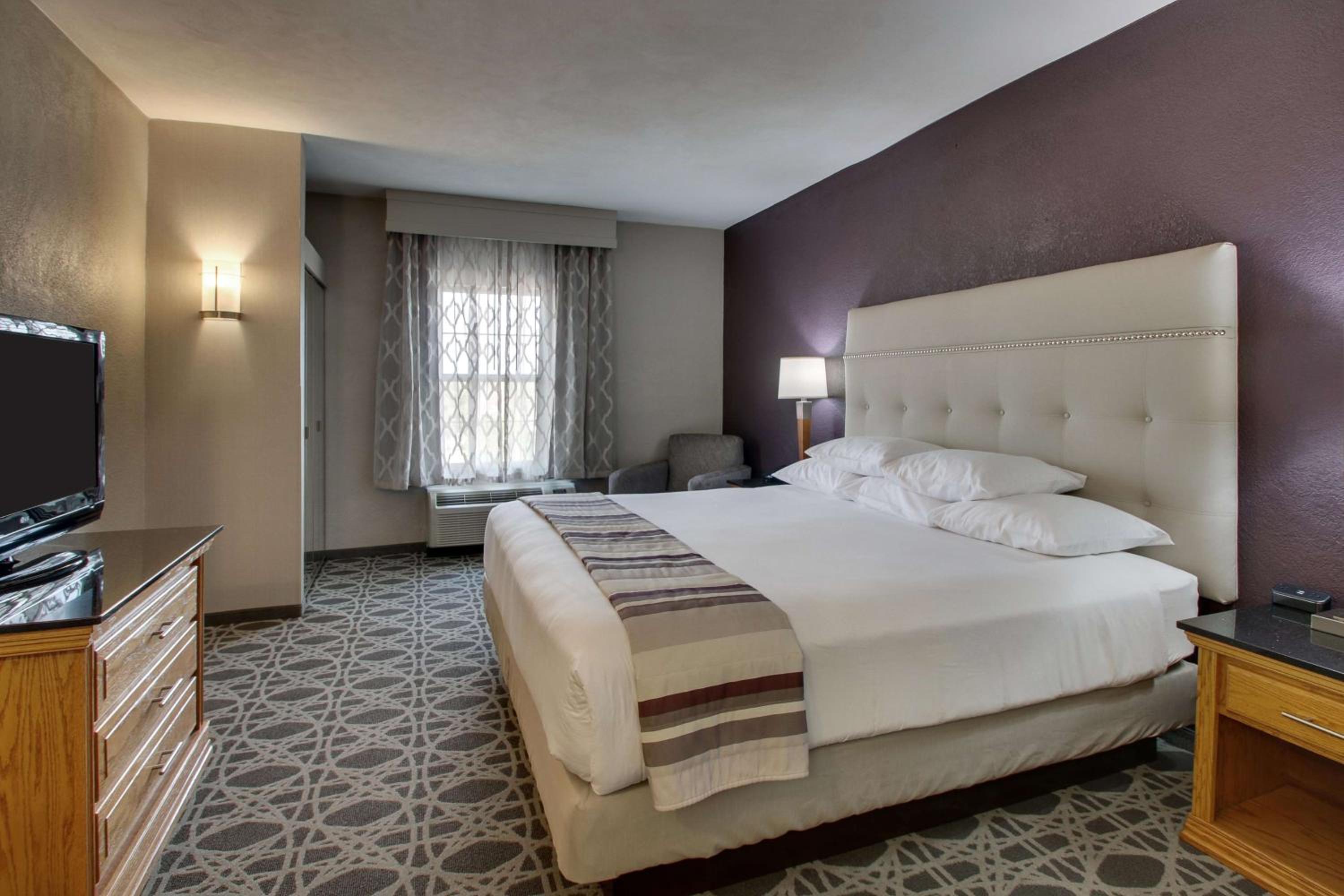 Superior King Suite - Photo 4