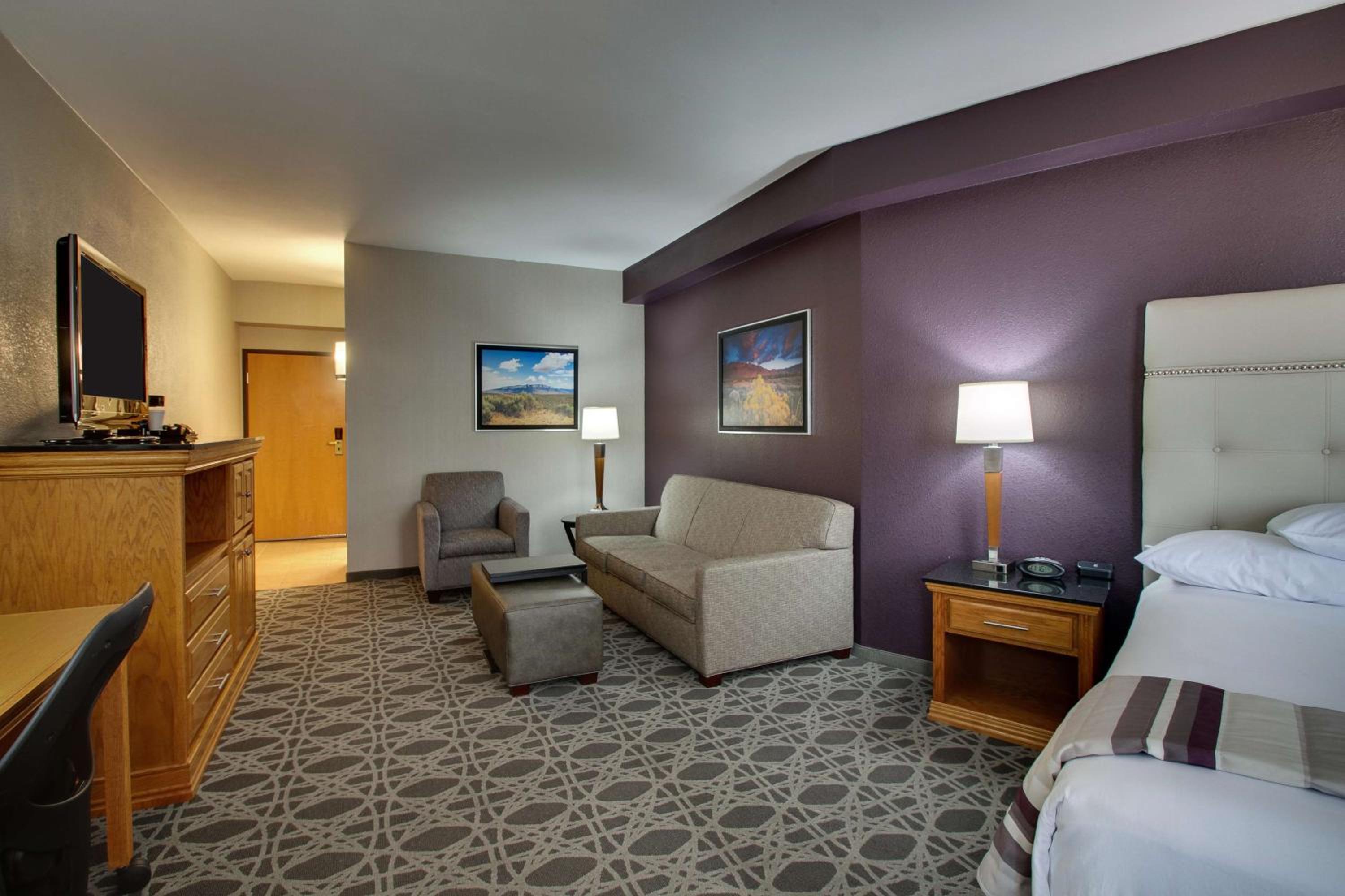 Superior King Room with Sofa Bed photo 3