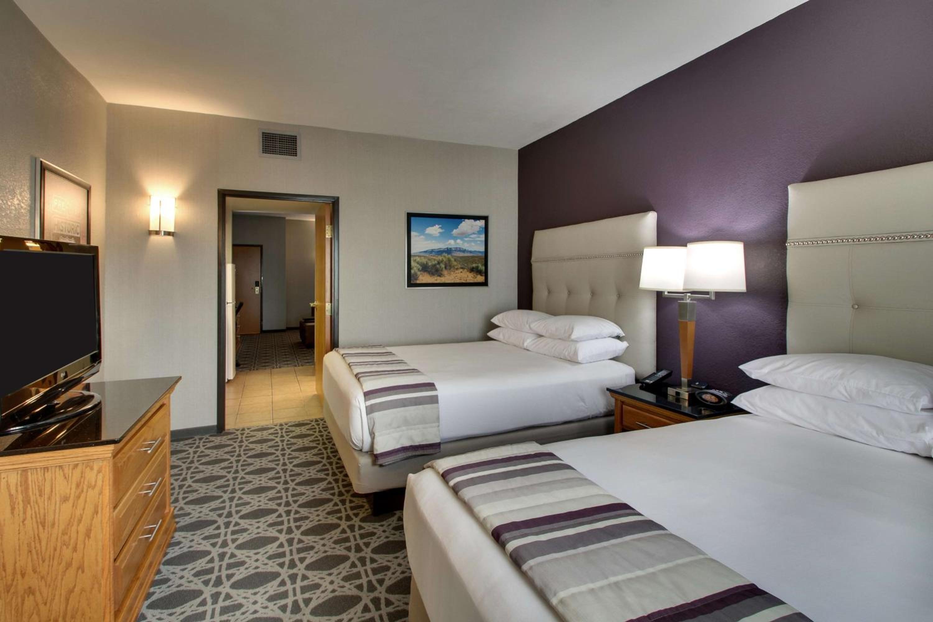 Queen Suite with 2 Queen Beds and Sofa Bed - Photo 3