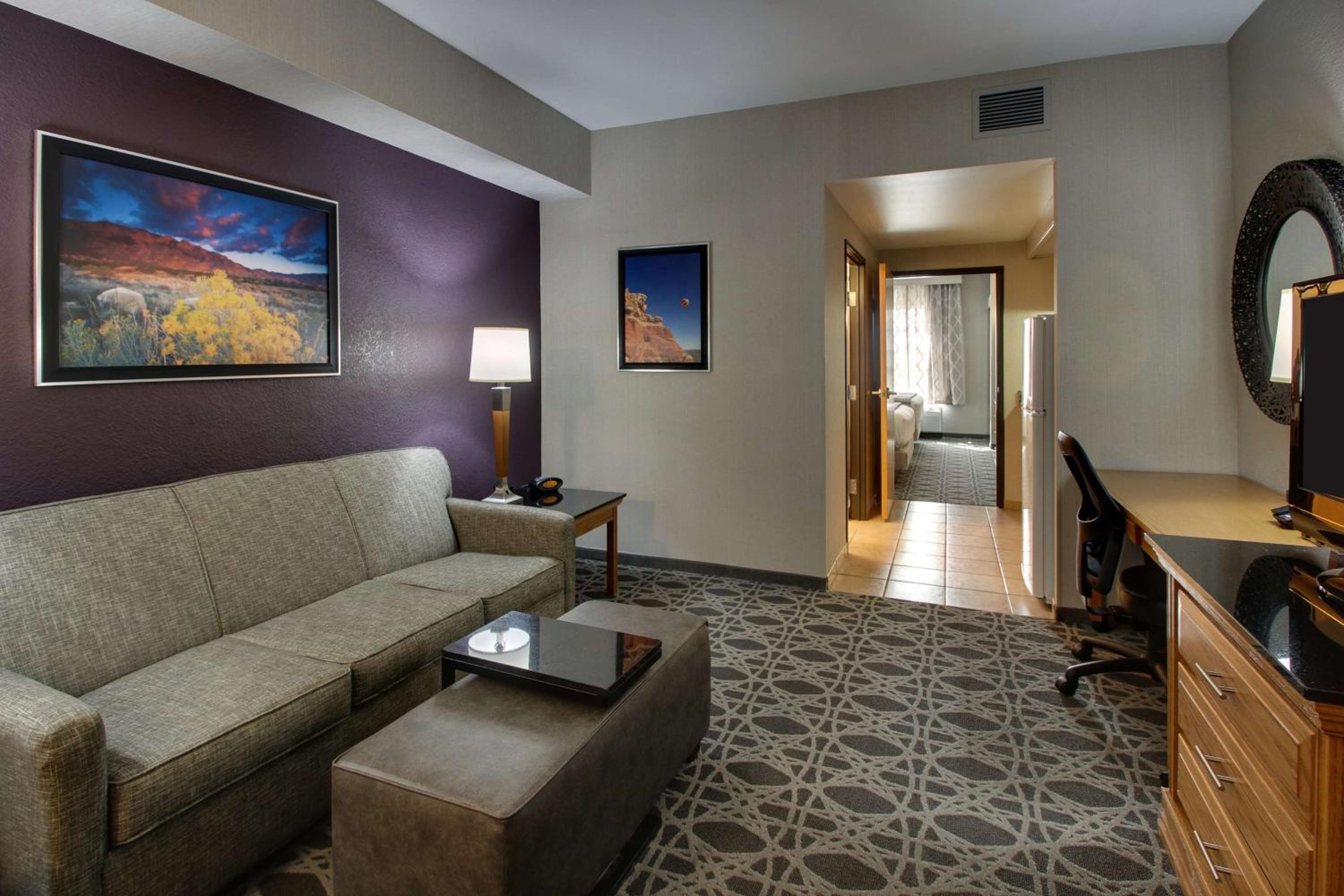 Queen Suite with Kitchen photo 1