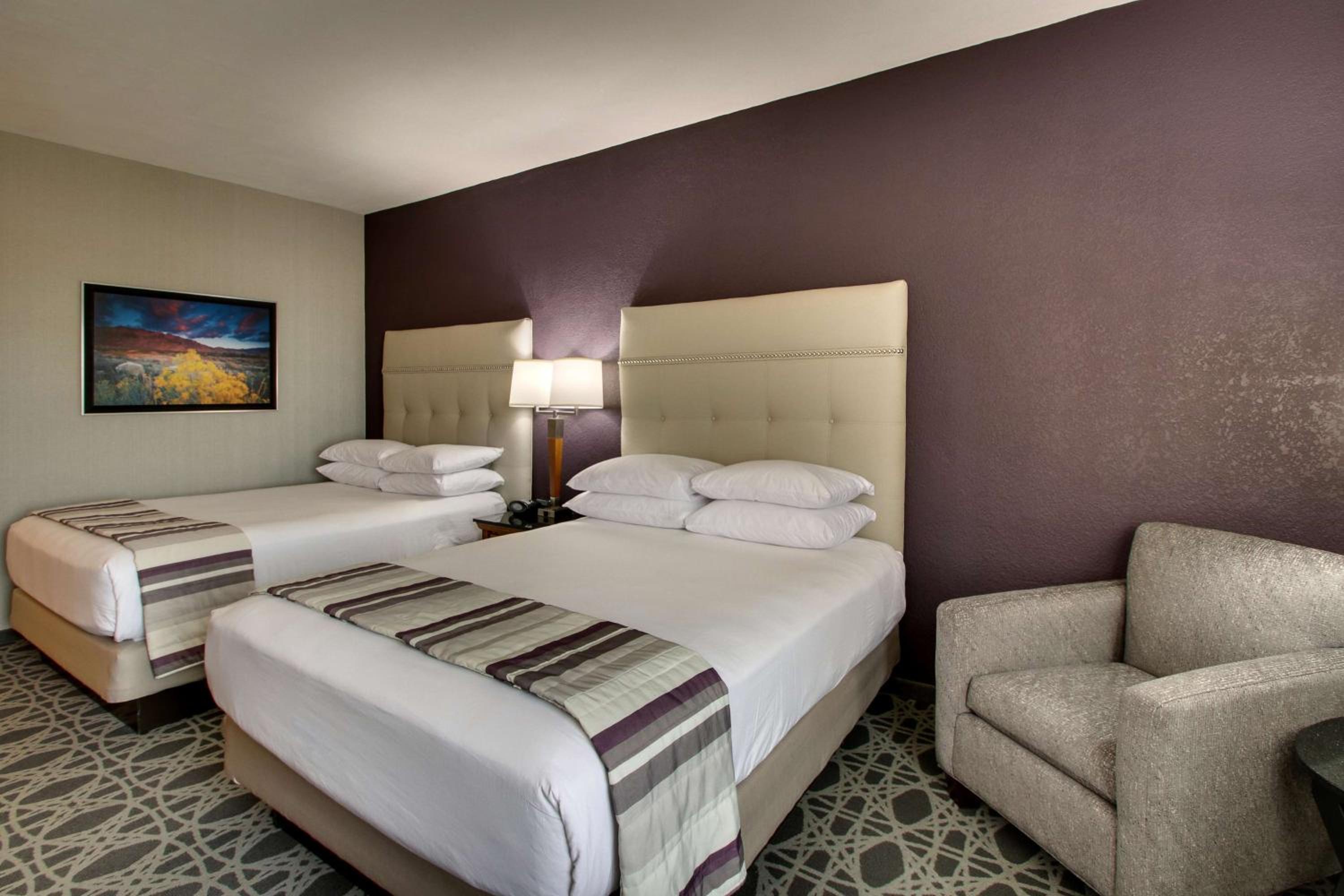 Superior Queen Room with Two Queen Beds - Balcony photo 3