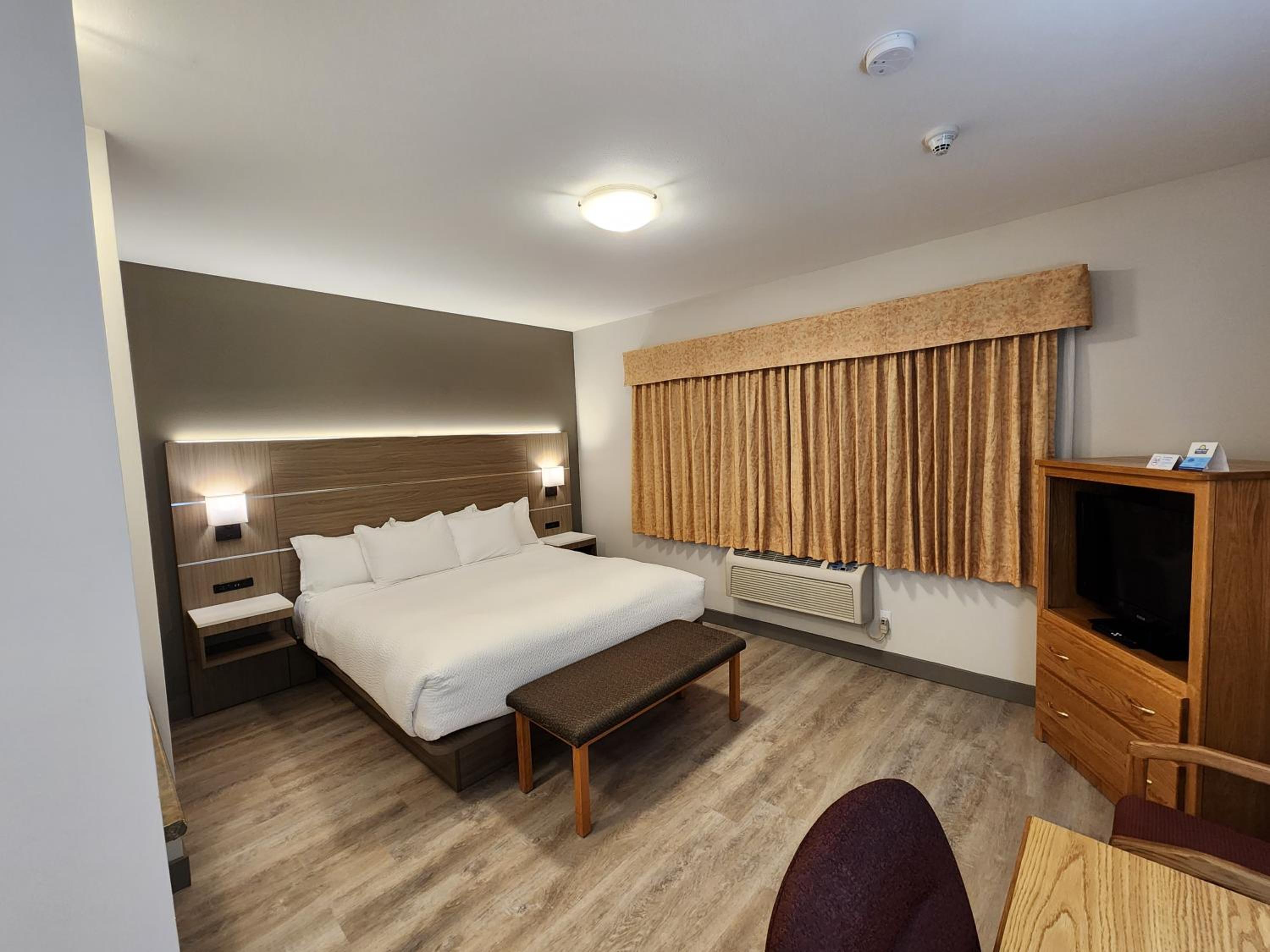 Business King Room - Non-Smoking - Photo 4