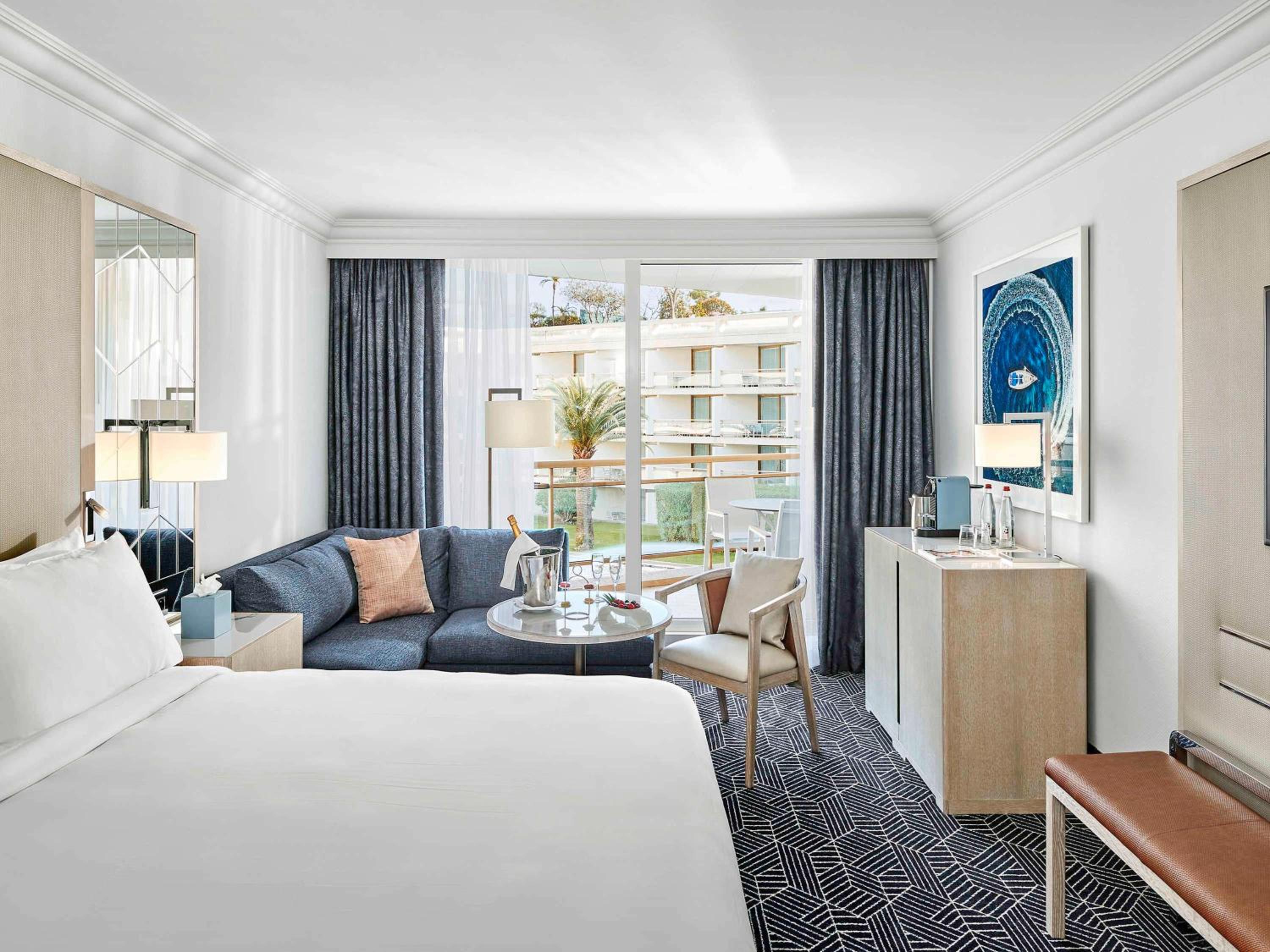Fairmont Garden View with 1 King Bed