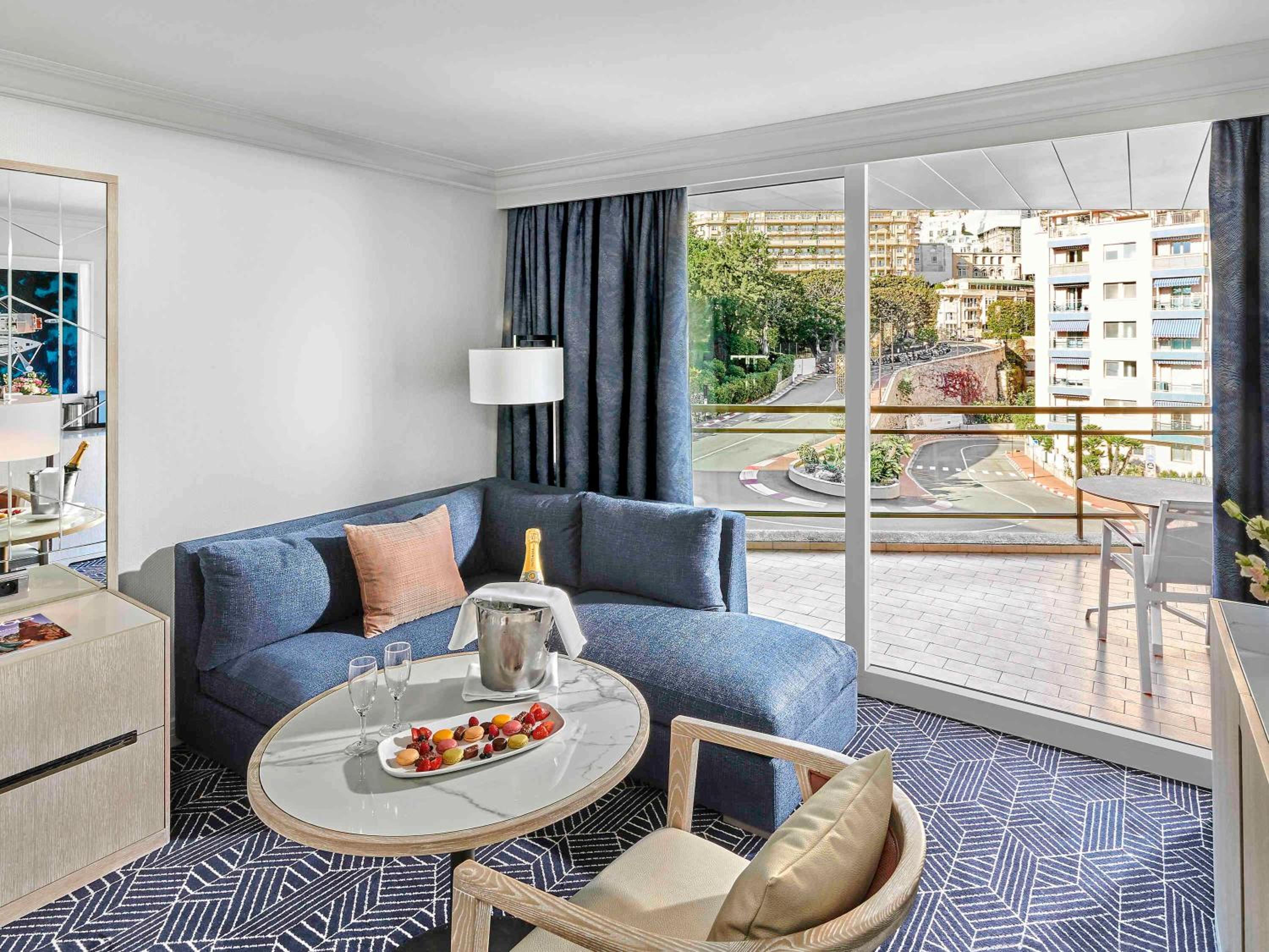 Hairpin Room with City View and 1 King Bed