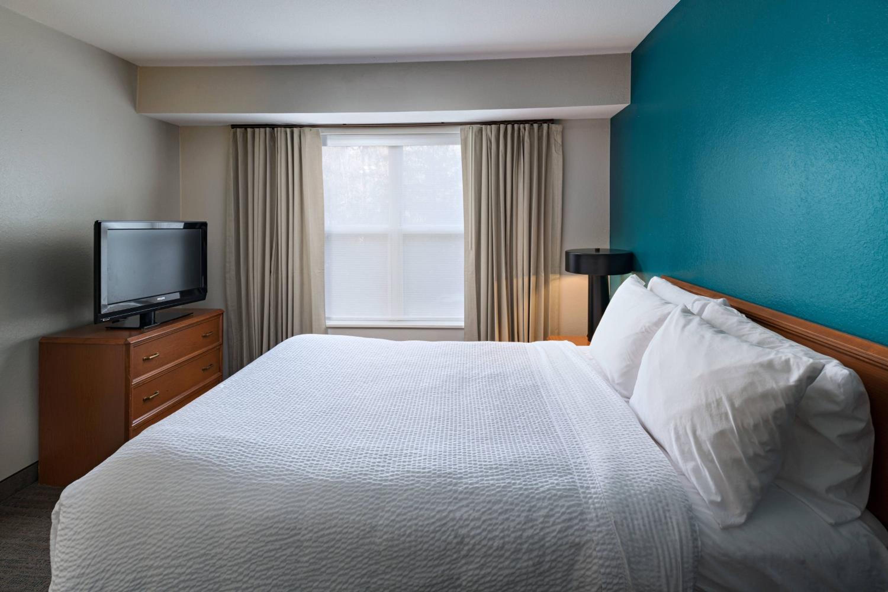 Two-Bedroom Suite - Photo 4
