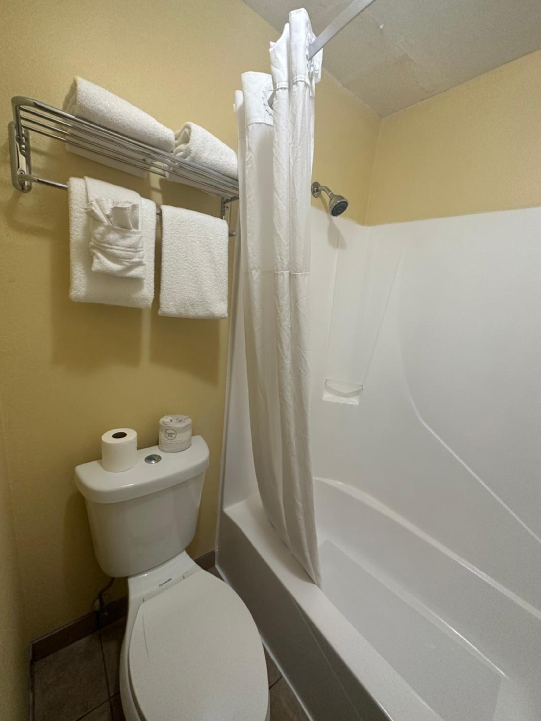 King Studio Suite - Non-Smoking - Photo 2
