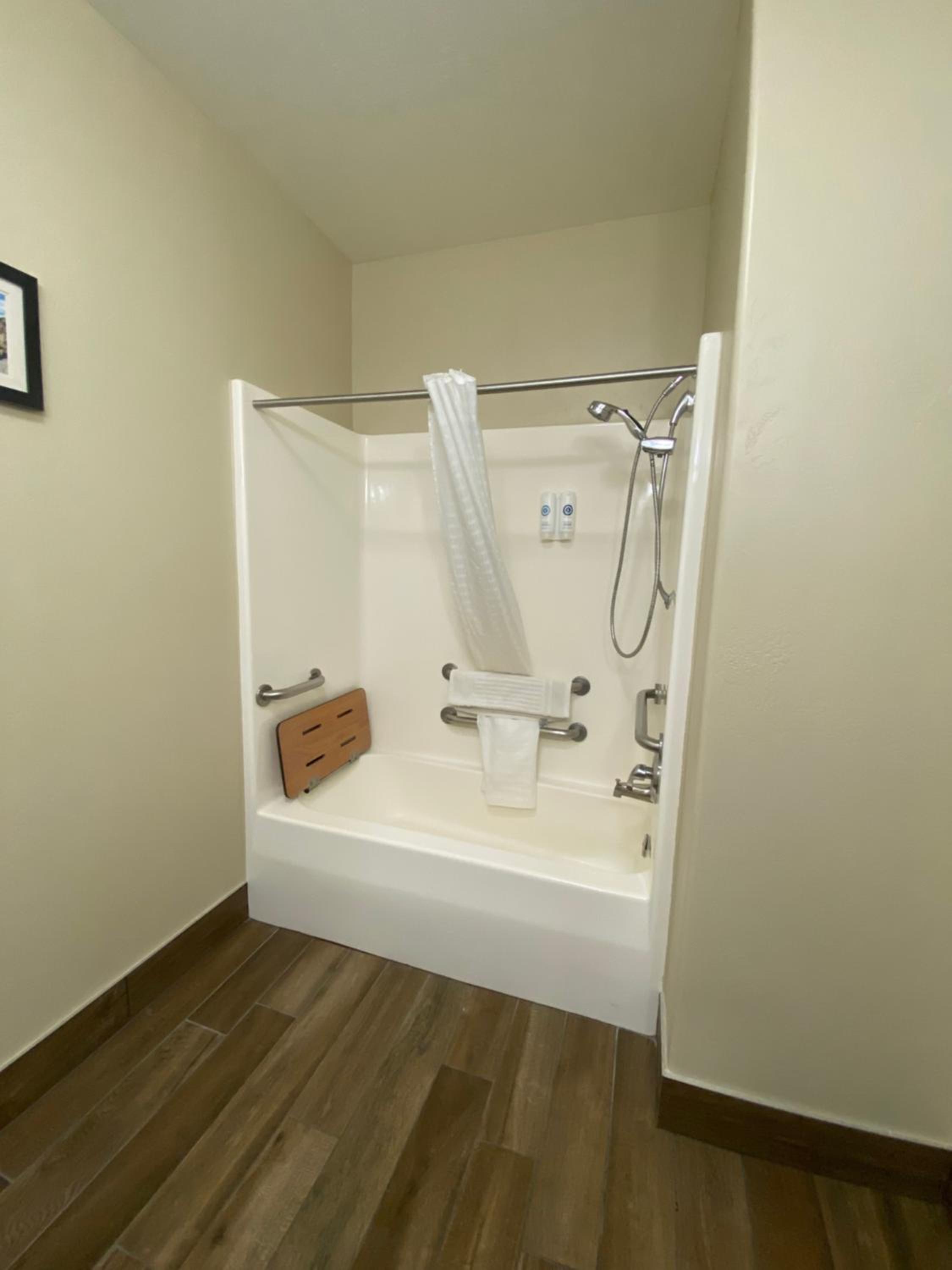 Queen Room - Accessible/Nonsmoking - Photo 8