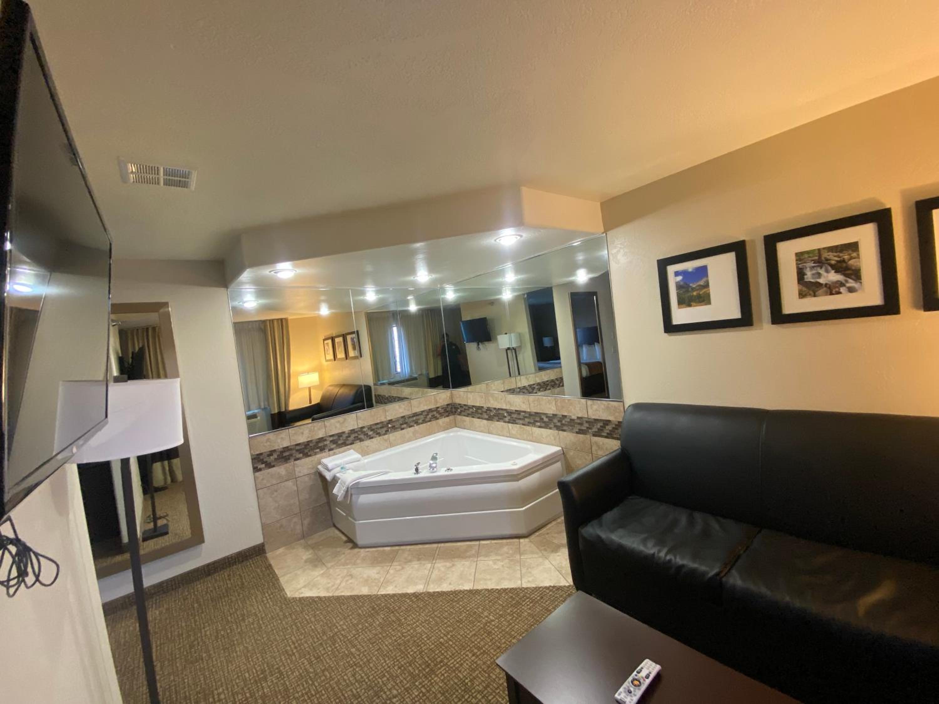 King Suite with Sofa Bed - Non-Smoking - Photo 6