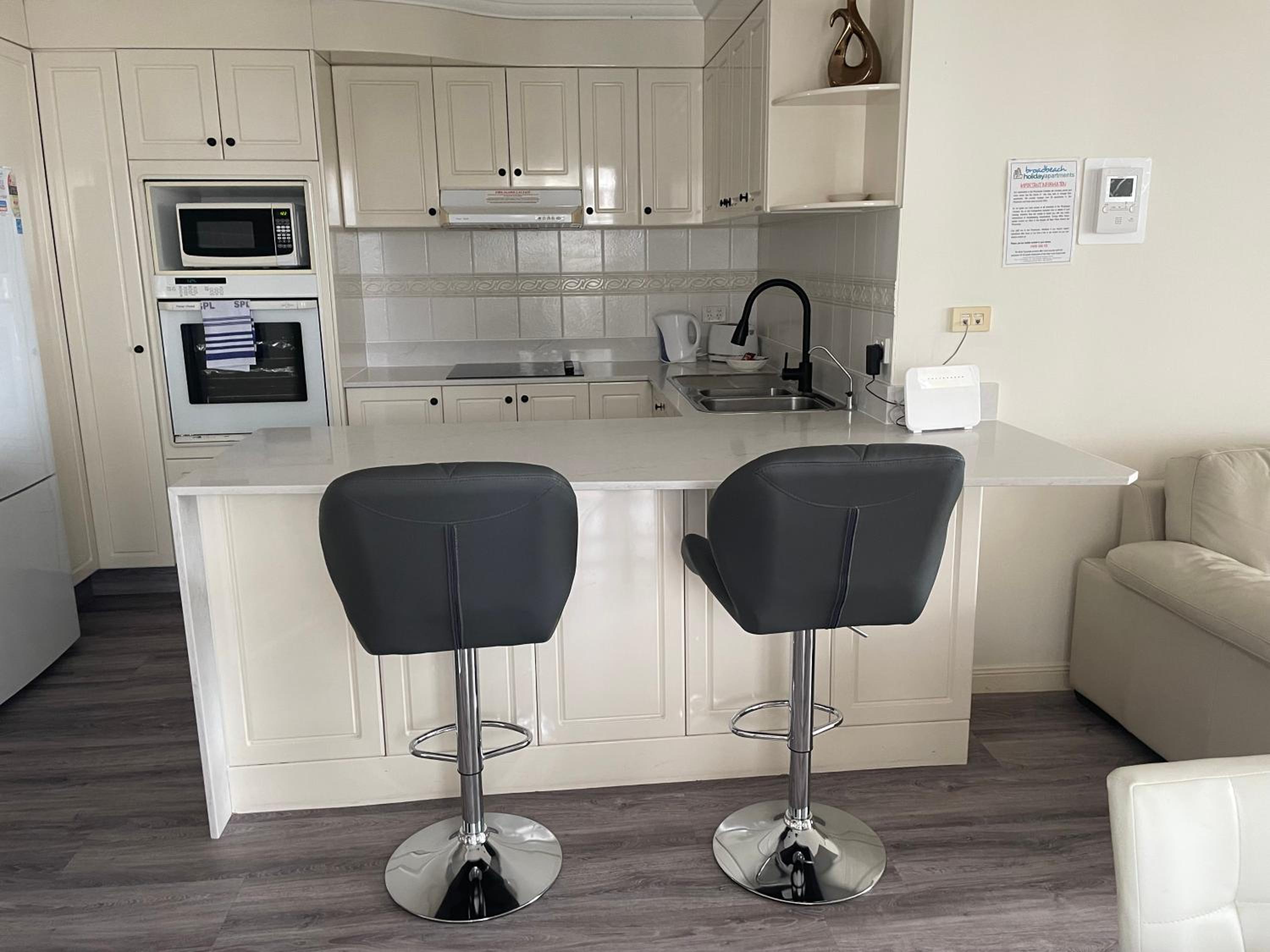 Two-Bedroom Apartment with One Bathroom photo 2