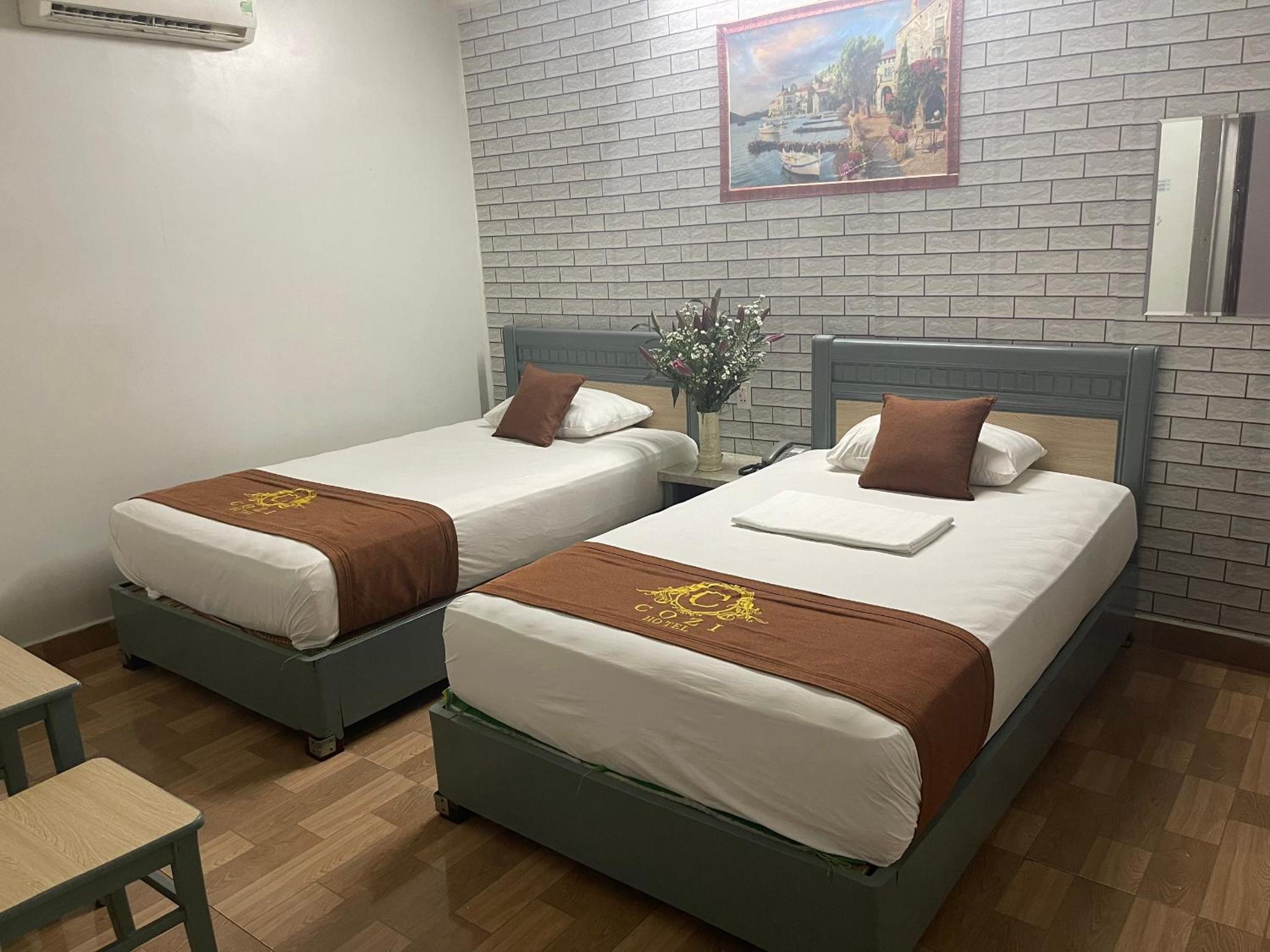 Twin Room - Photo 2