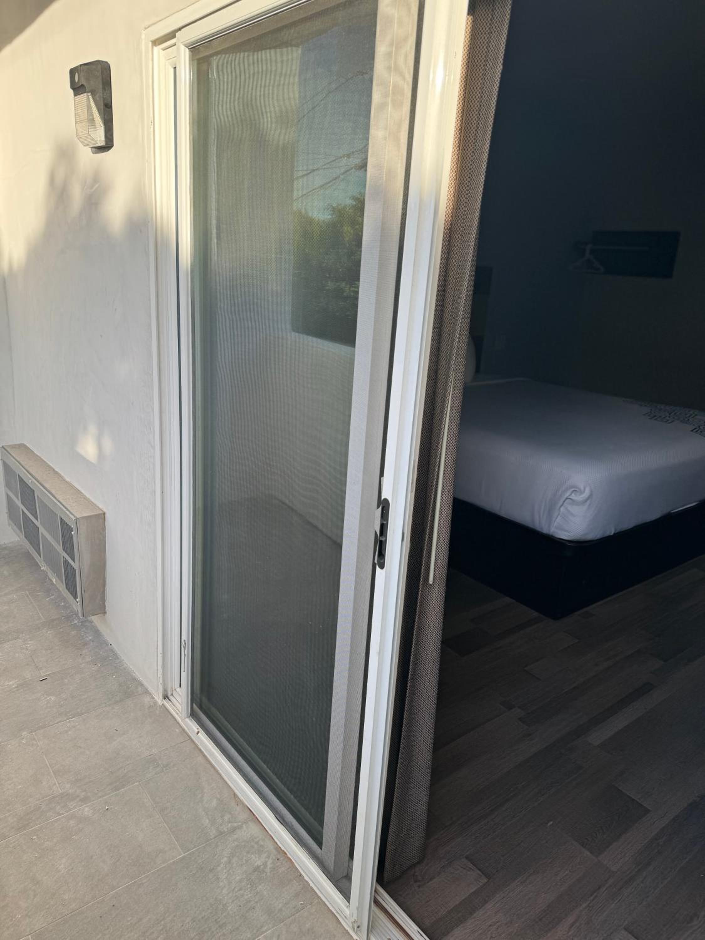 King Room with Balcony - Photo 5