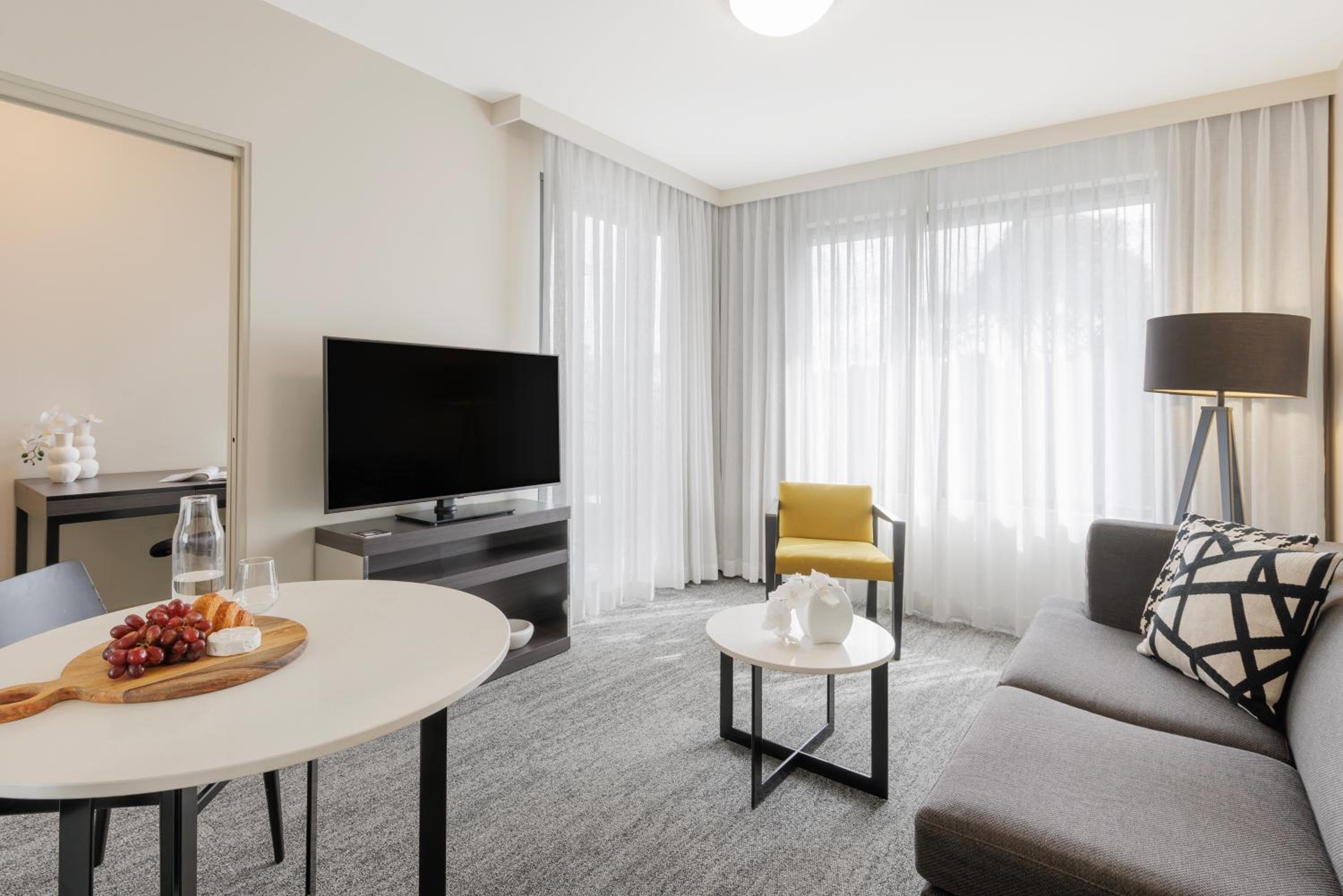 One Bedroom Apartment - Photo 7