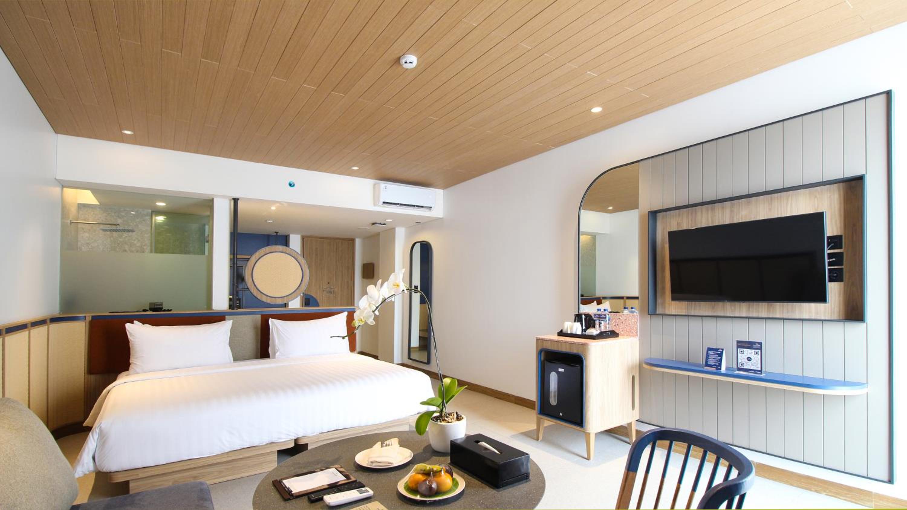 Executive Room Hollywood - Photo 2