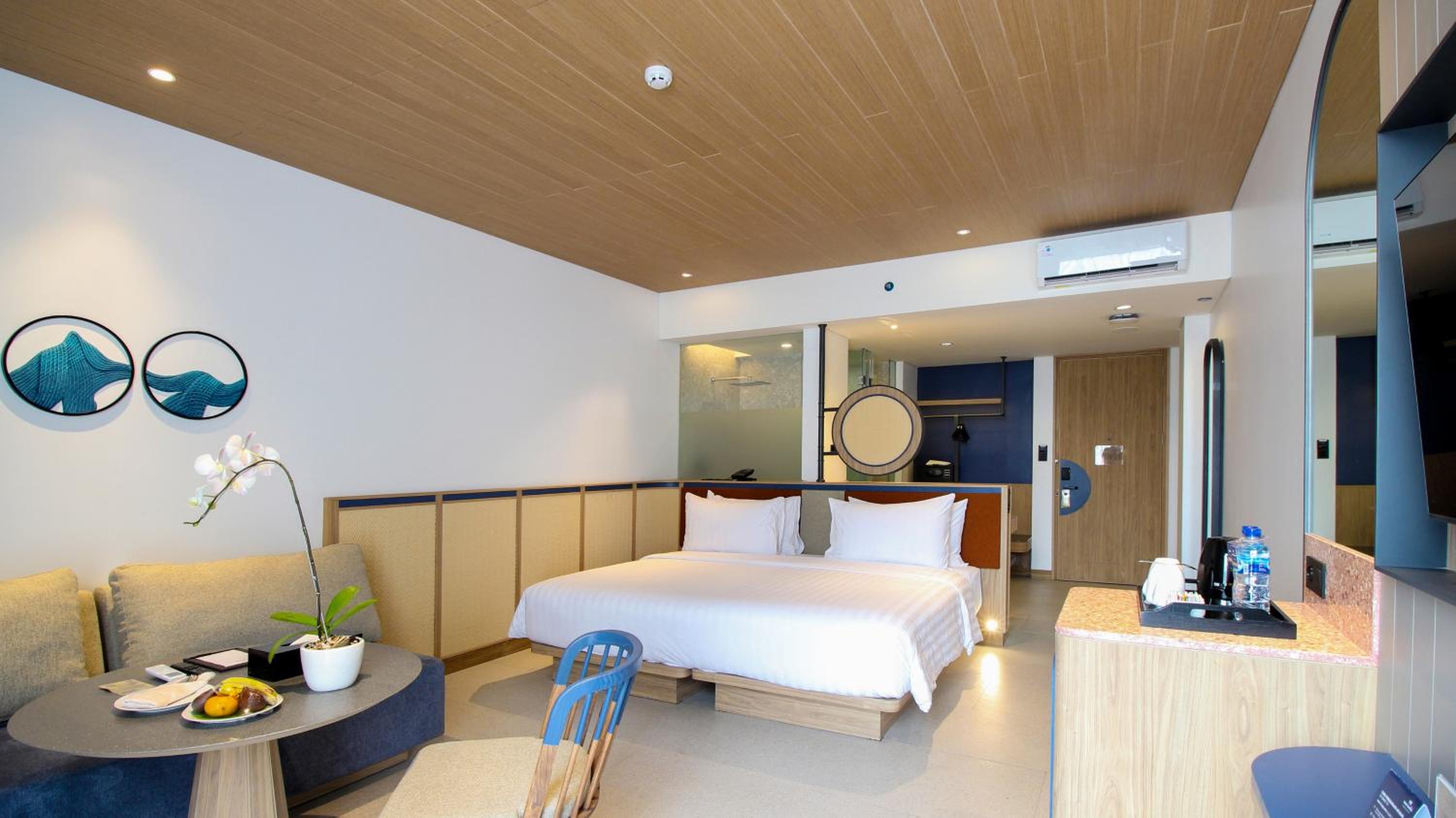 Executive Room Hollywood - Photo 1