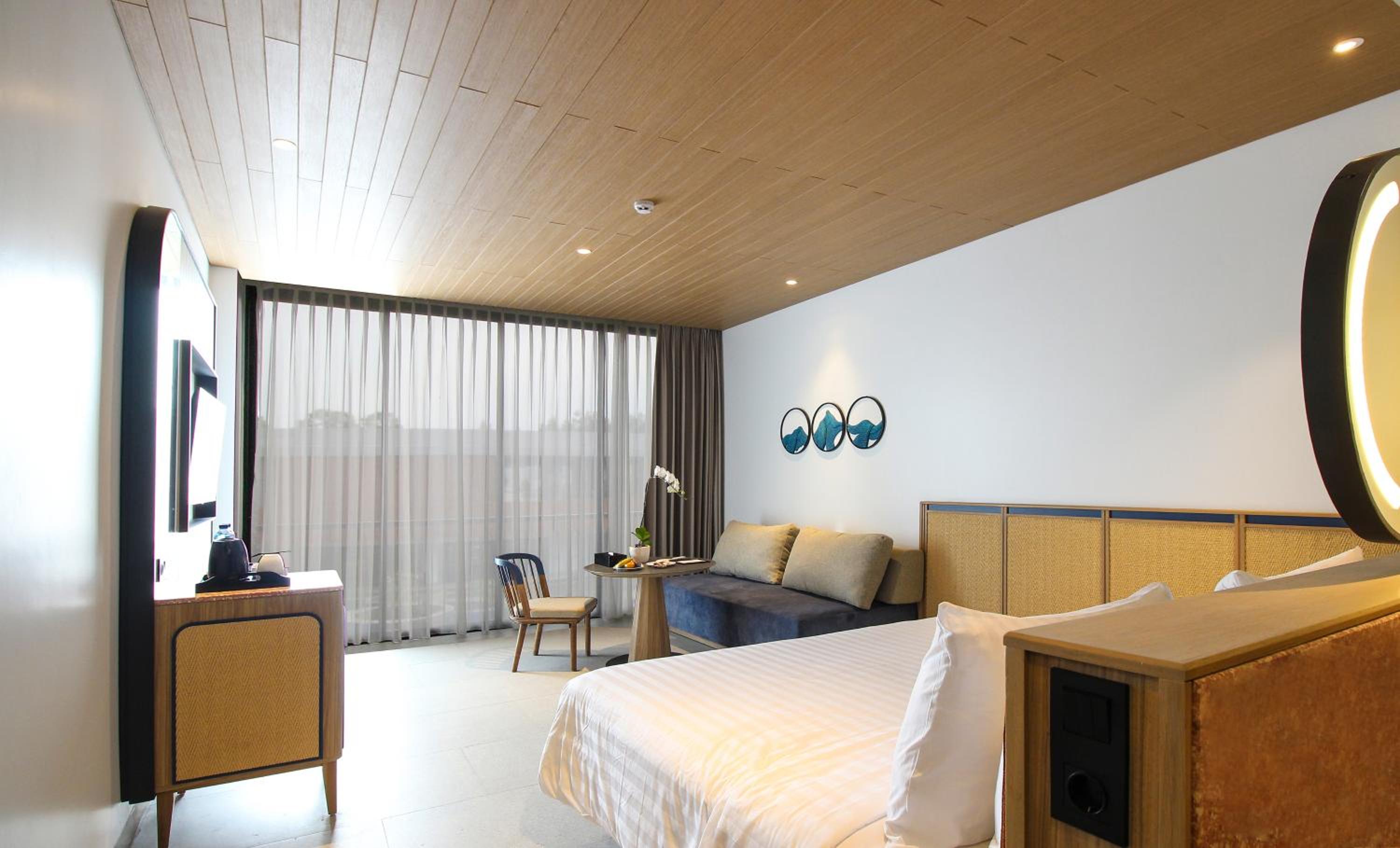 Executive Room Hollywood - Photo 4