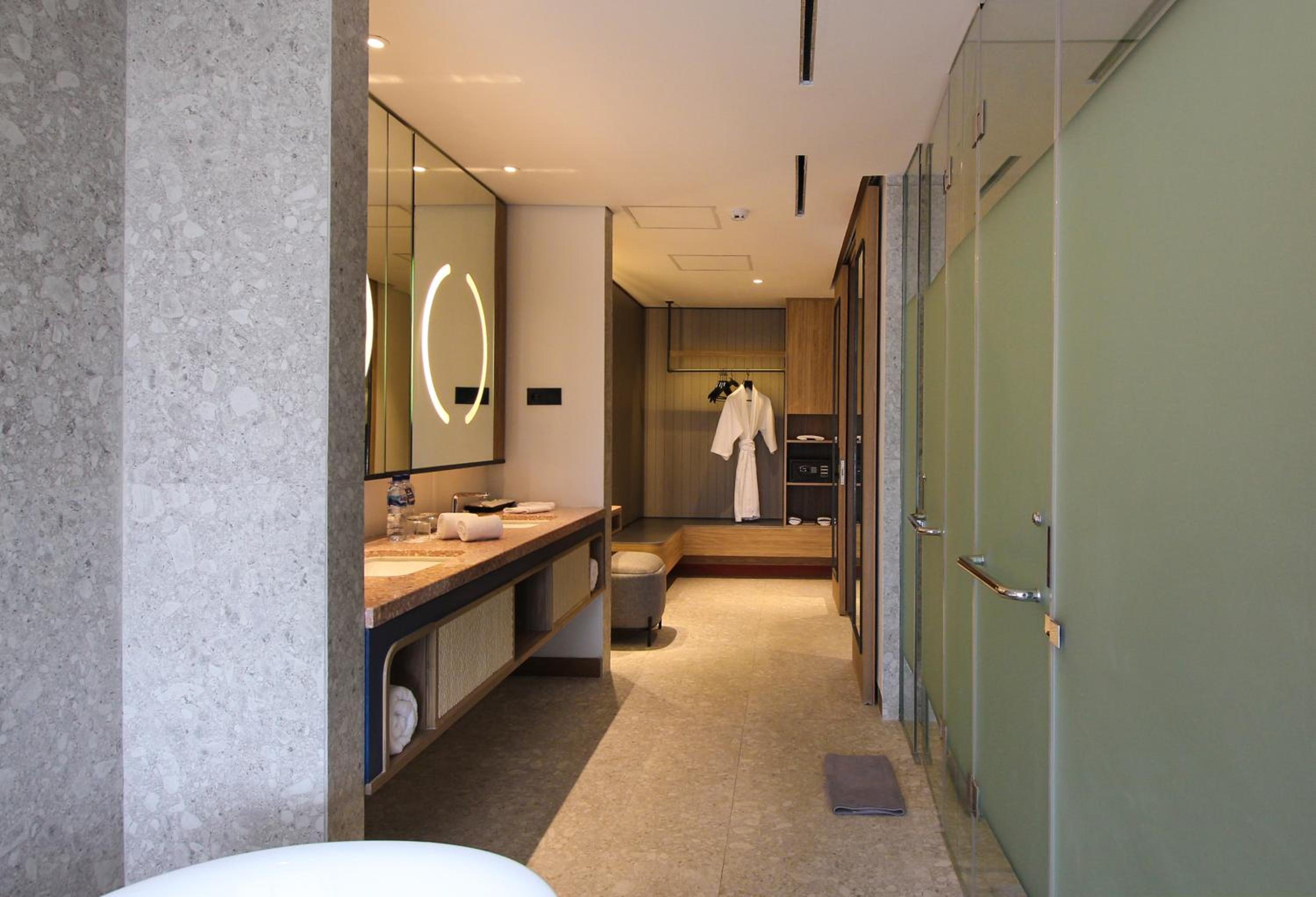 Santika Suite Room - Photo 3