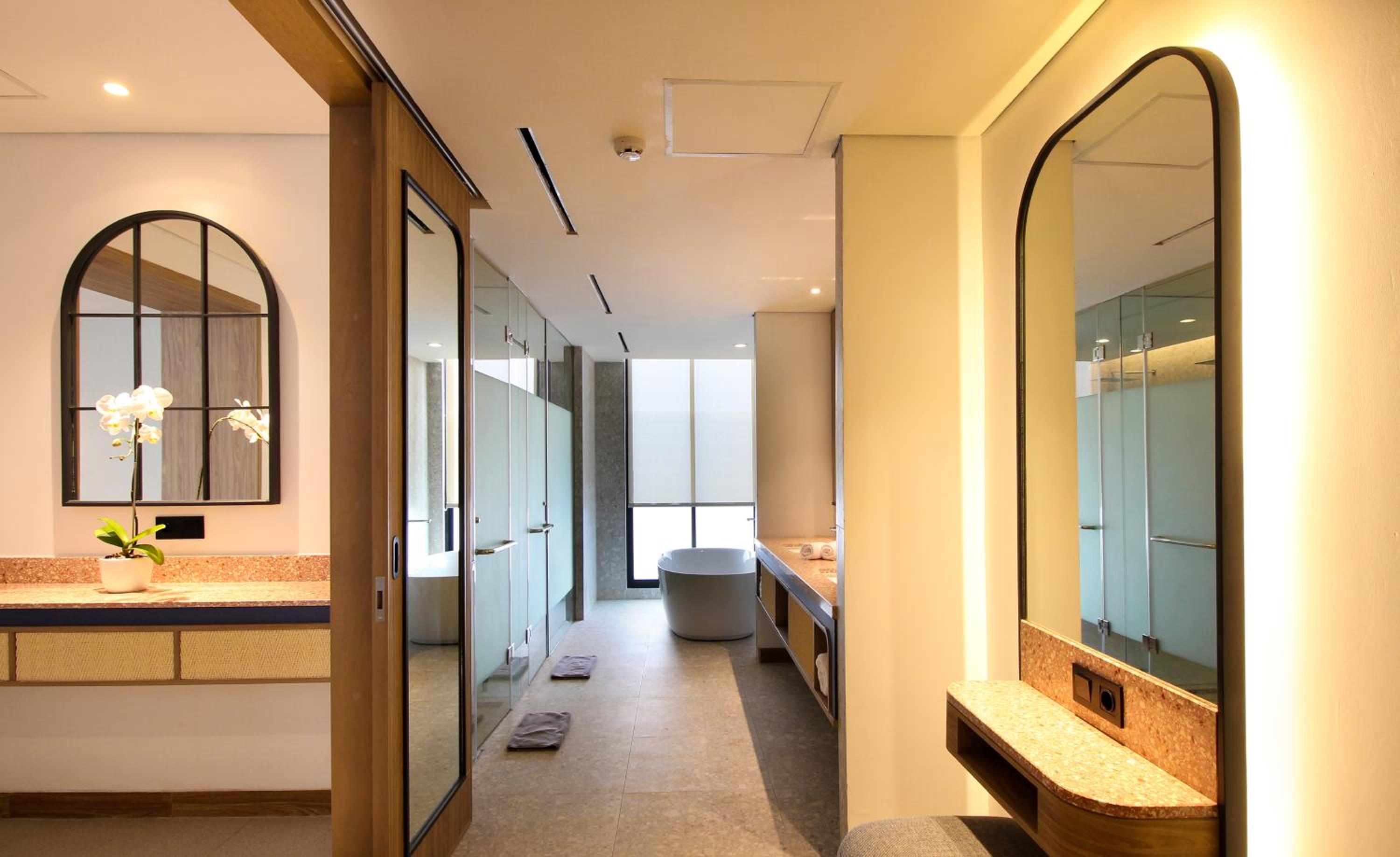 Santika Suite Room - Photo 5