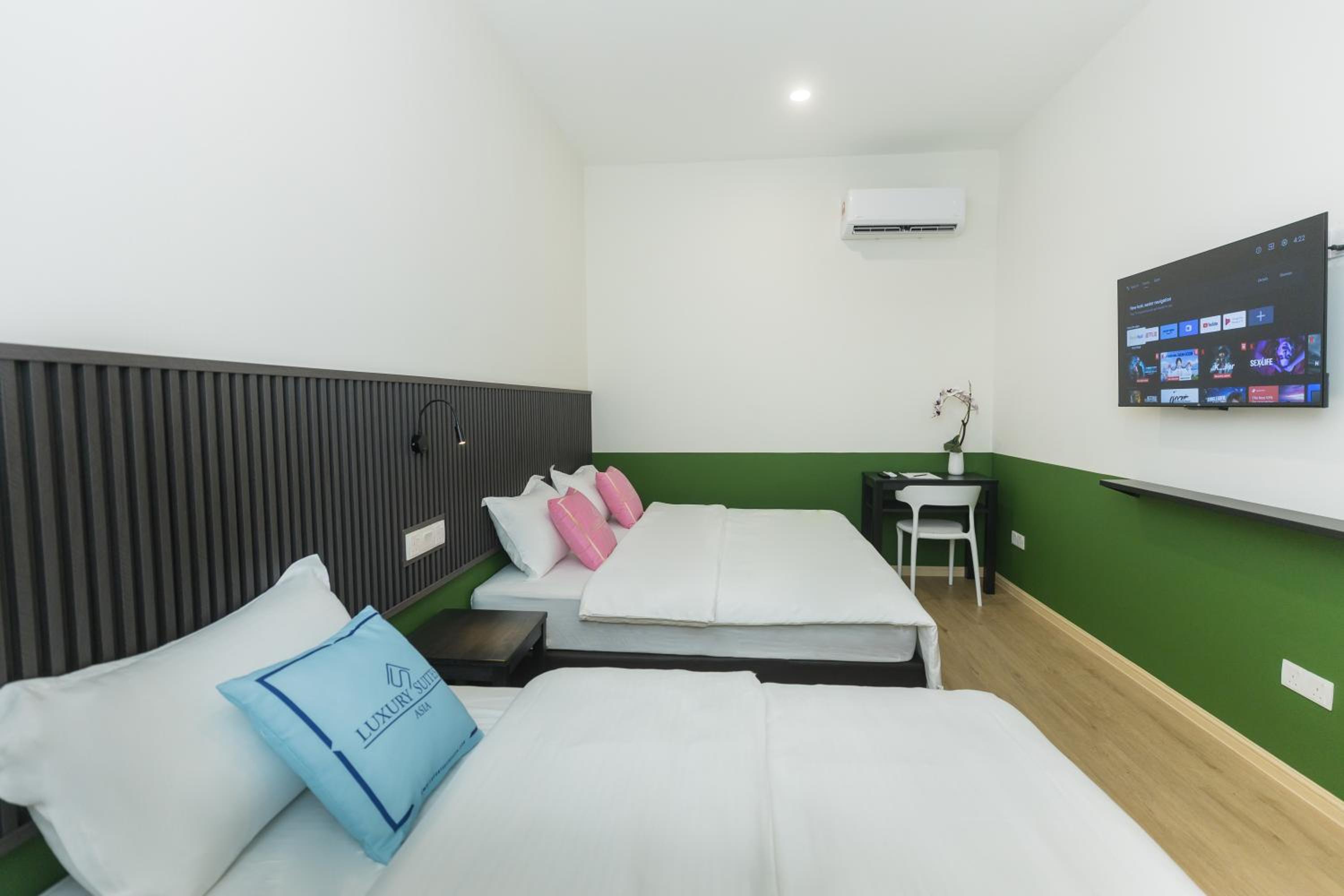 Quadruple Room - Photo 8