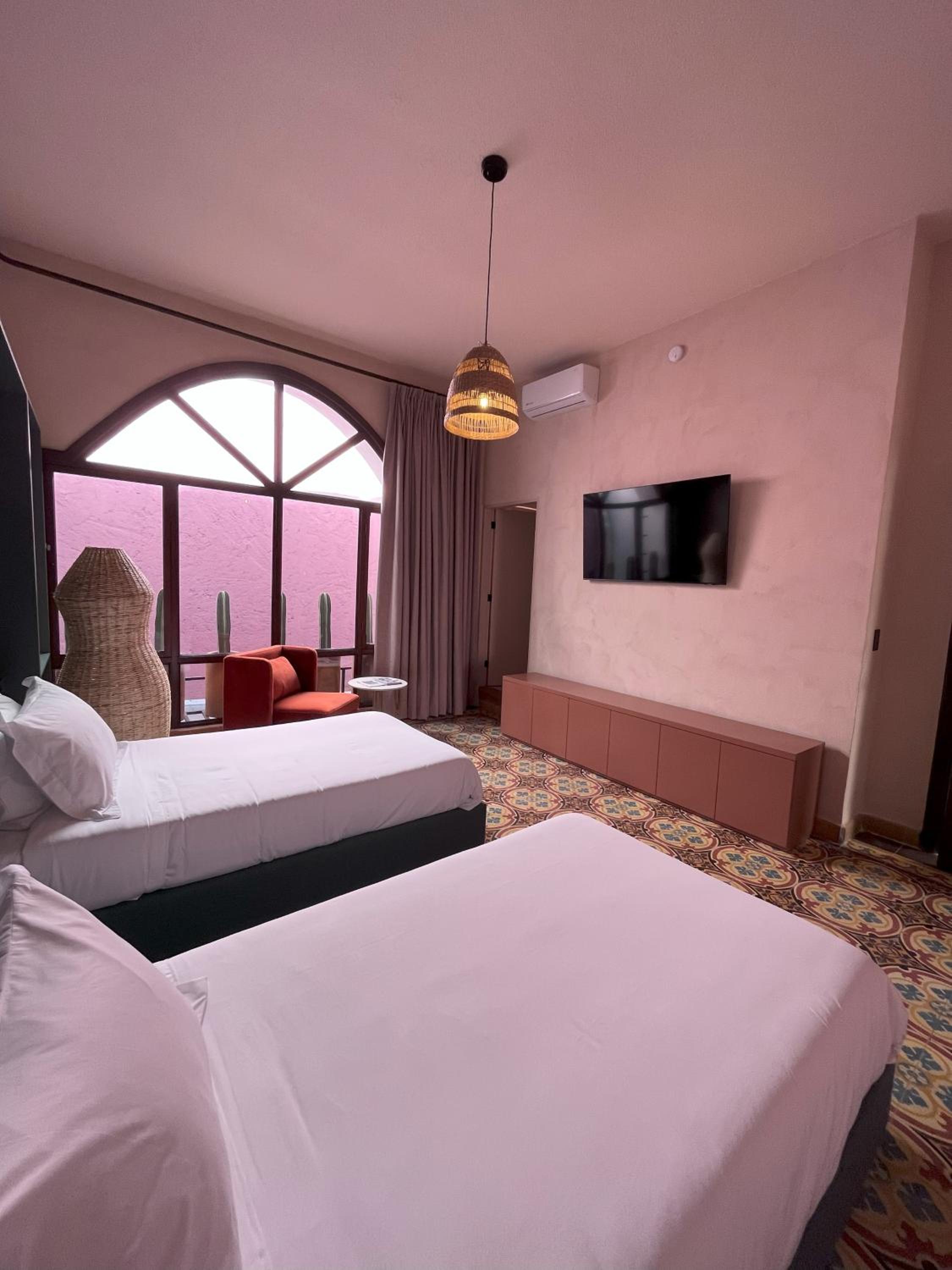 Twin Room - Photo 2