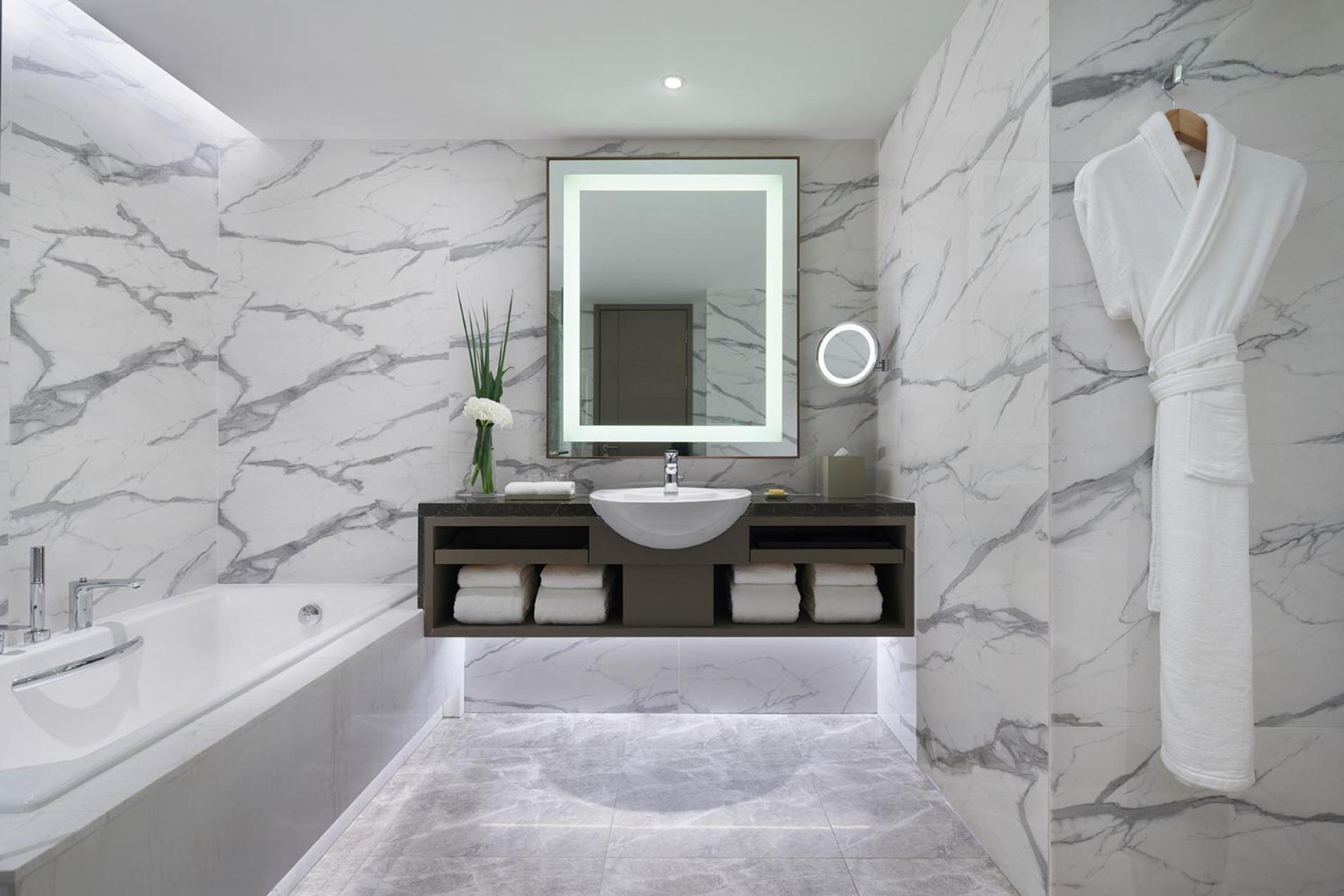 Regency Suite King photo 3