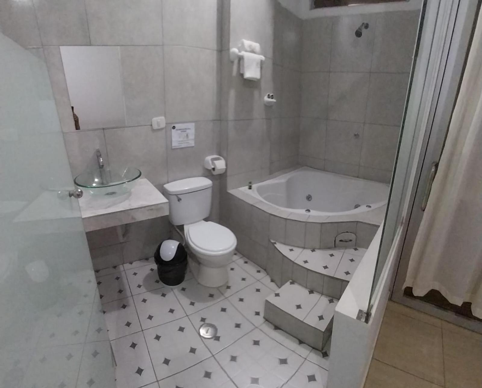 Double Room with Spa Bath photo 3