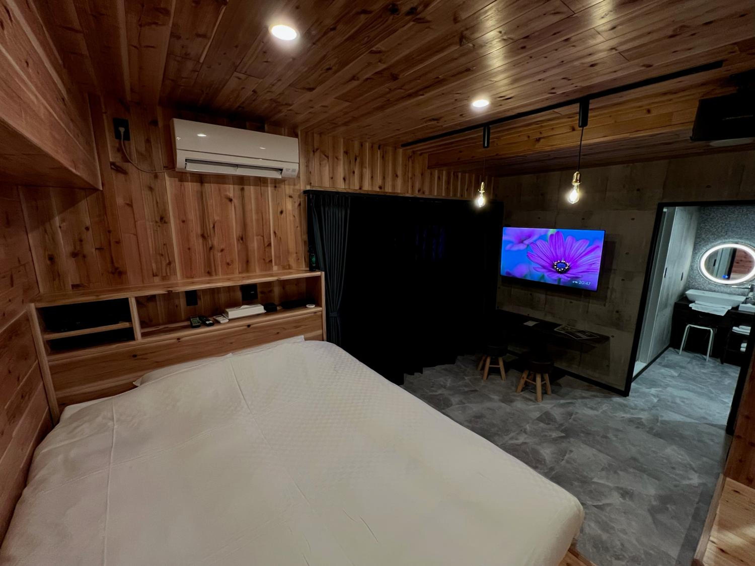 Deluxe Queen Room - Photo 1