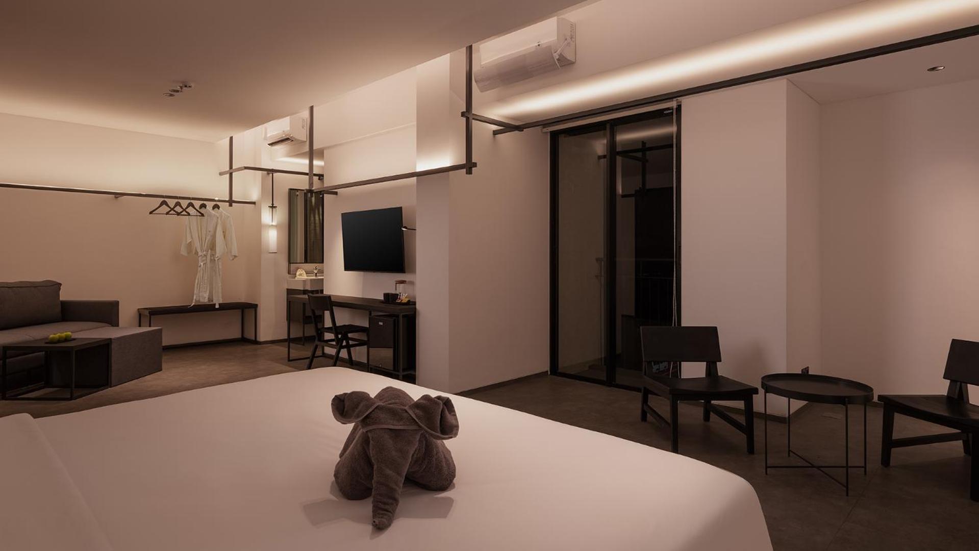 Suite with Balcony - Photo 5