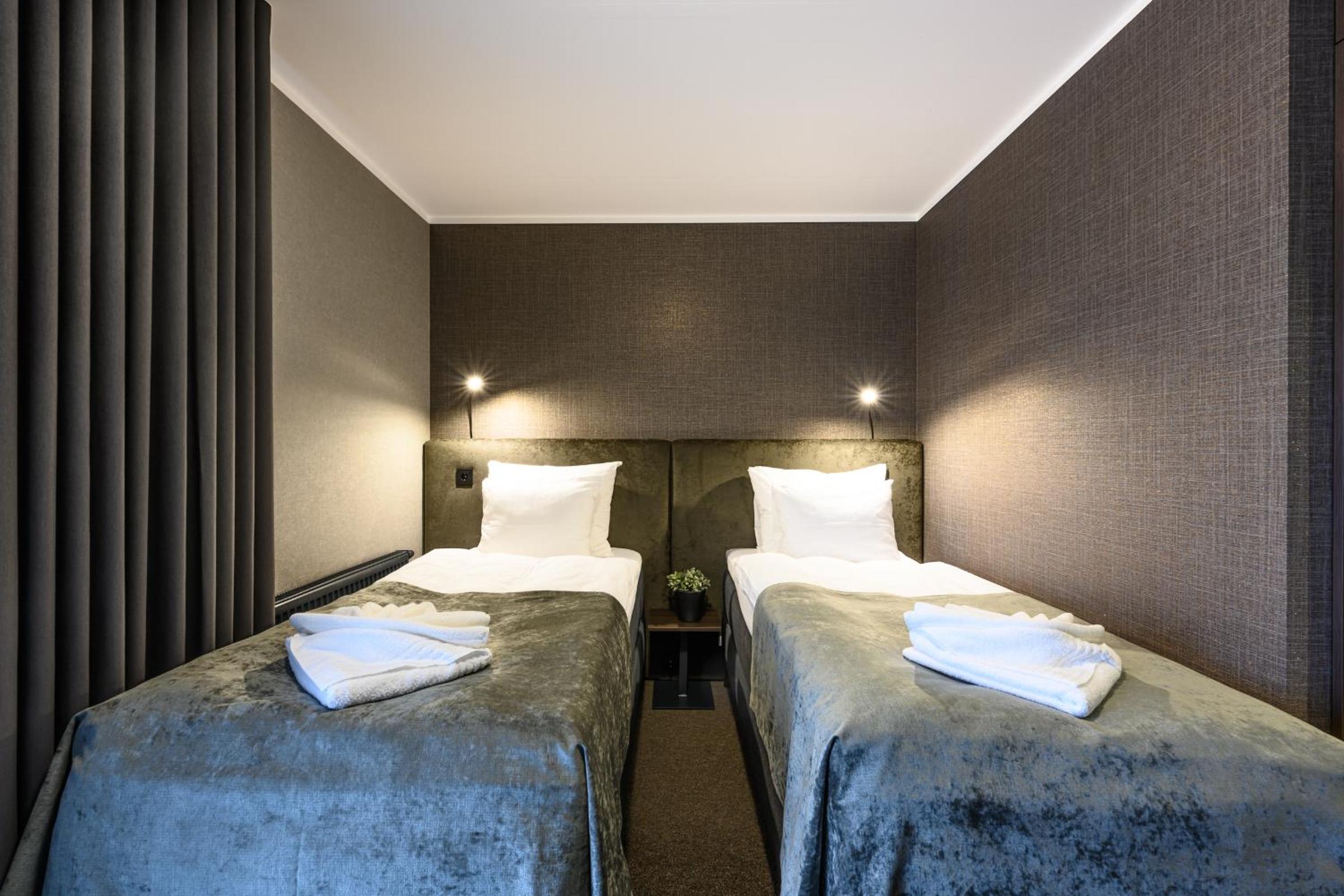 Standard Twin Room - Photo 6