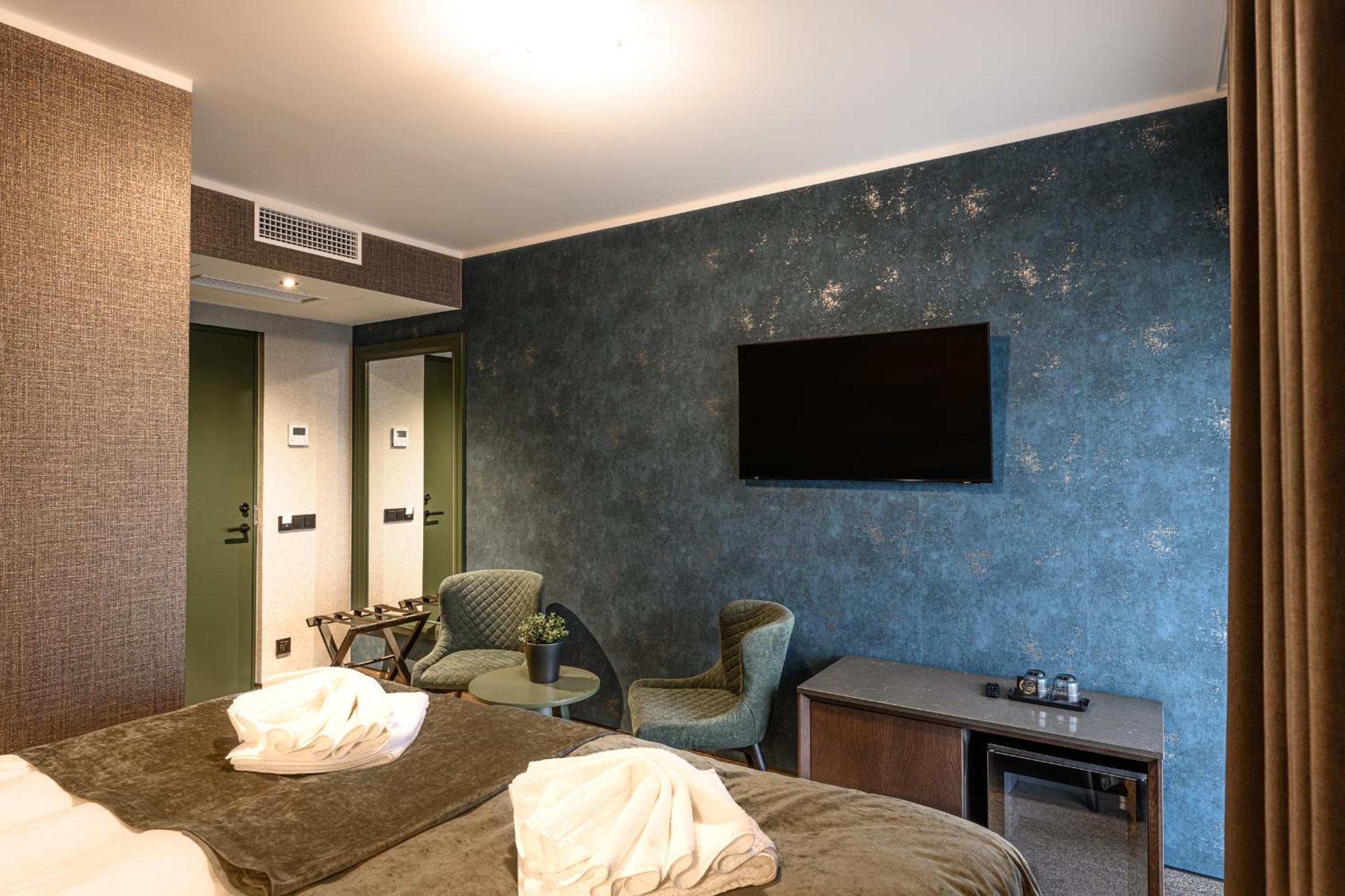 Standard Twin Room - Photo 4