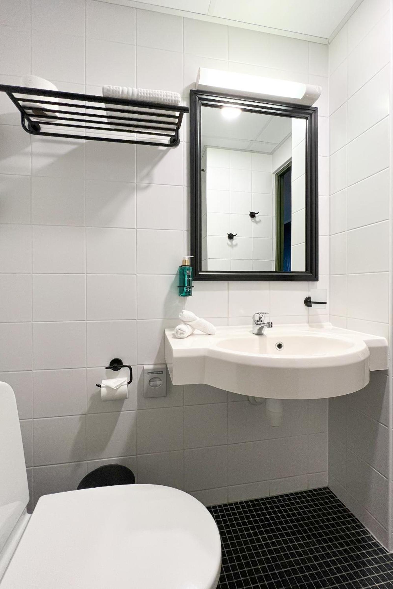 Standard Double Room - Photo 5