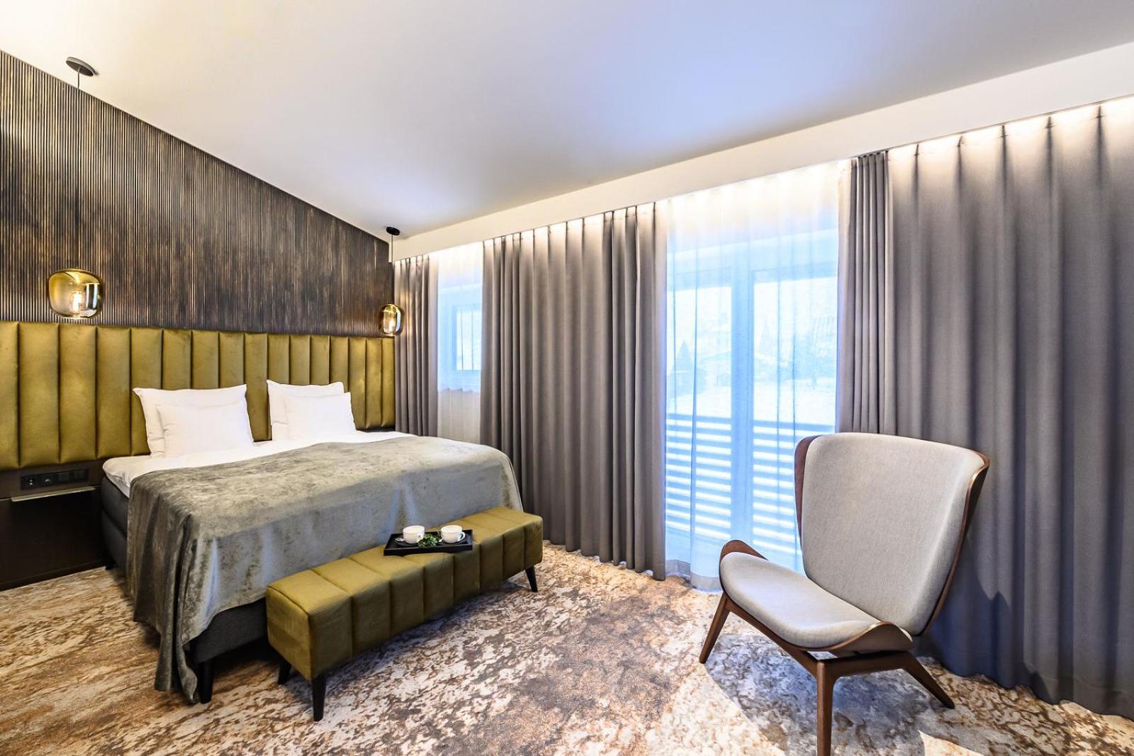 Deluxe Double Room with Bath - Photo 7