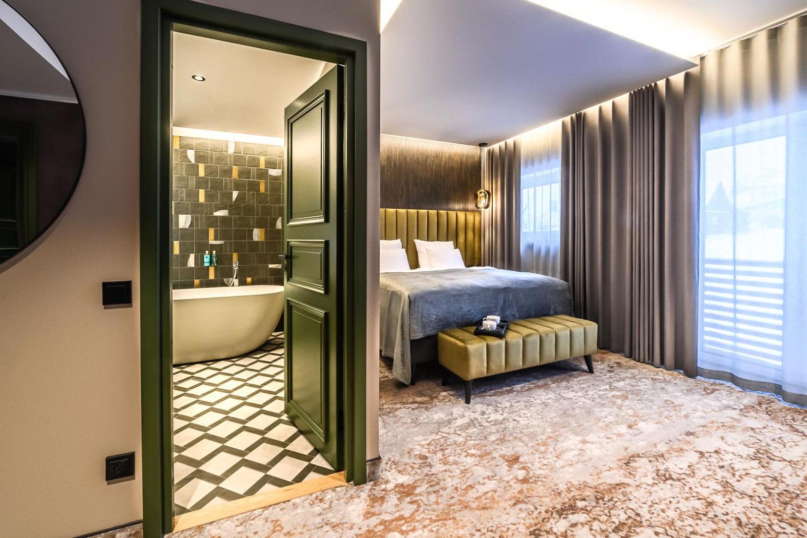 Deluxe Double Room with Bath - Photo 1