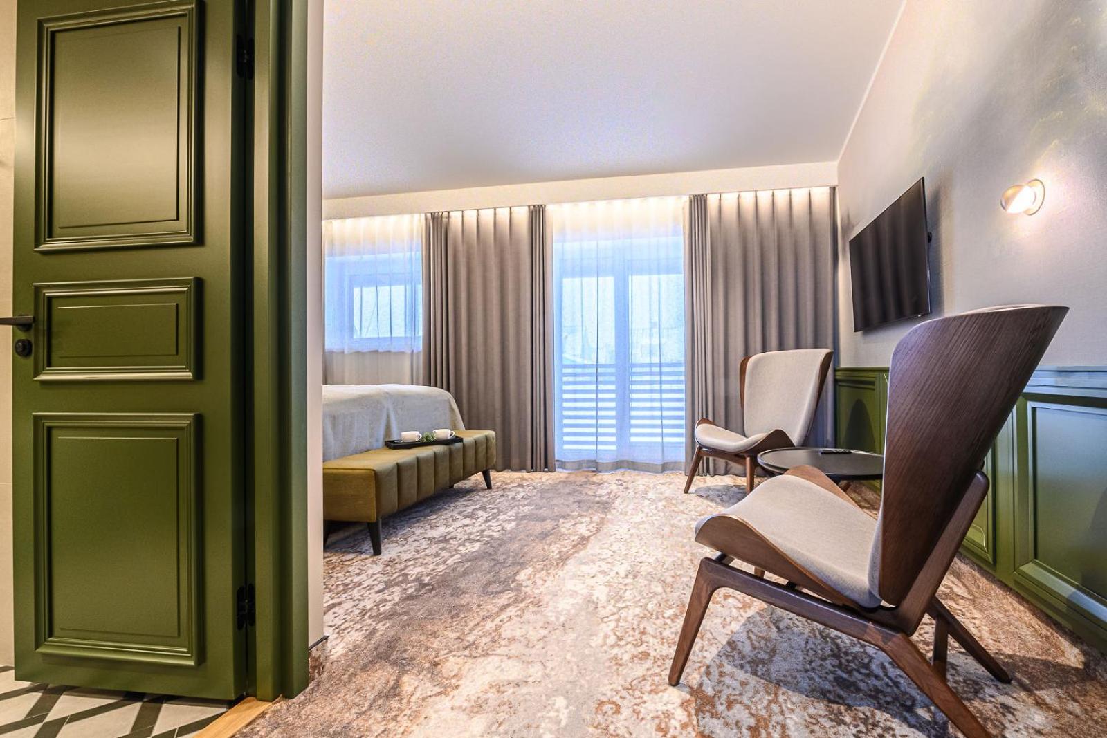 Deluxe Double Room with Bath - Photo 6