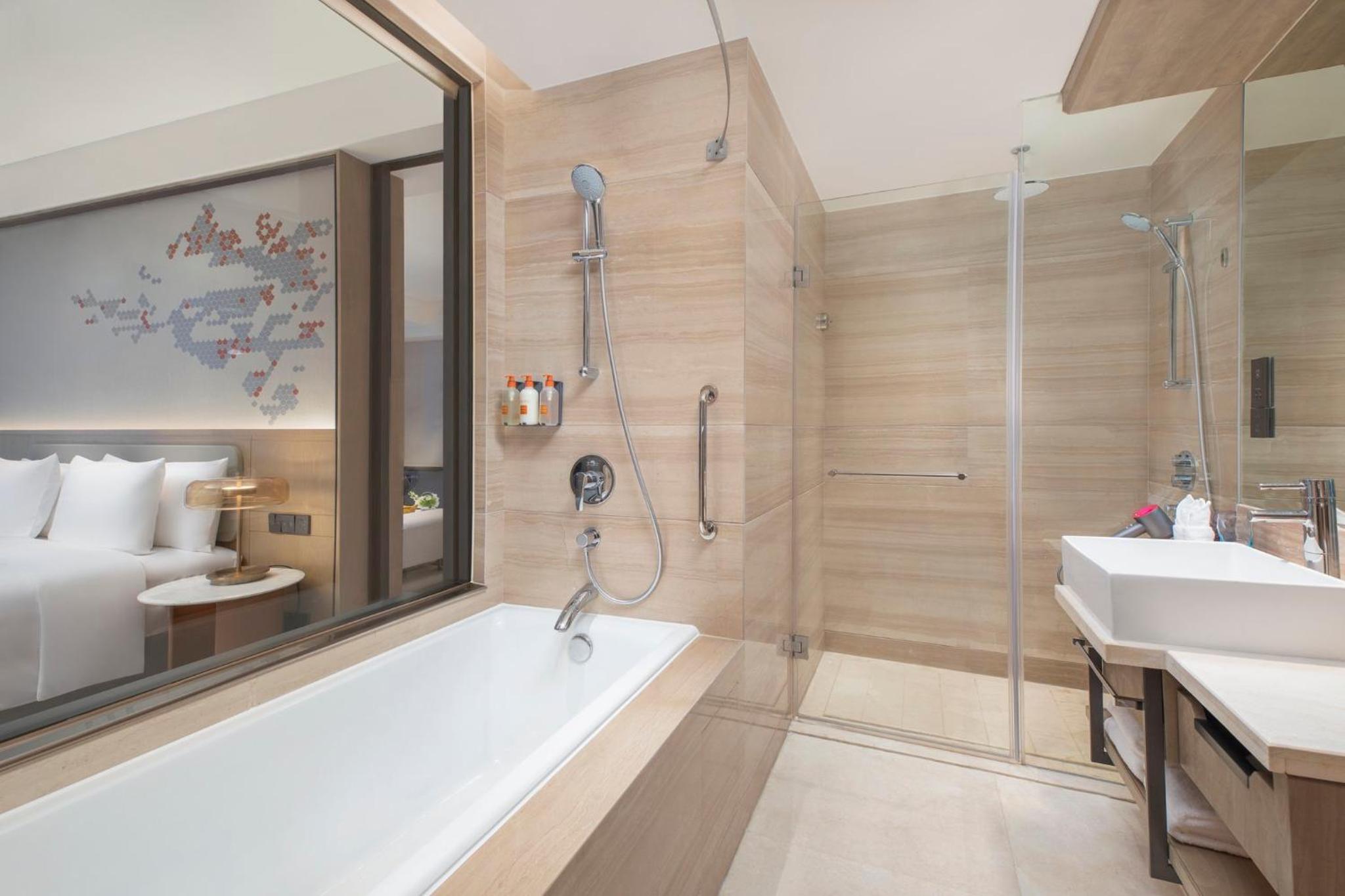 Standard Twin Room with Lounge Access - Photo 3