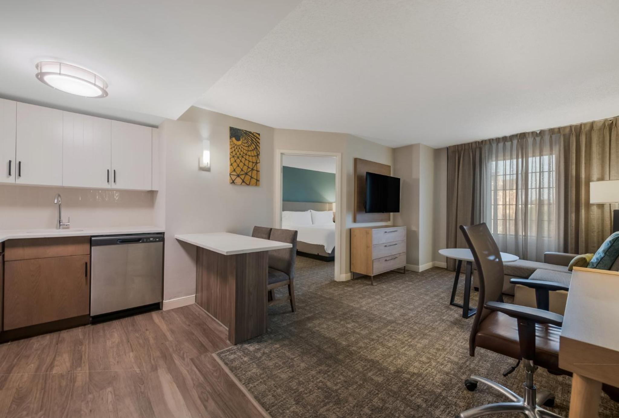 One-Bedroom King Suite with Sofa Bed - Photo 4