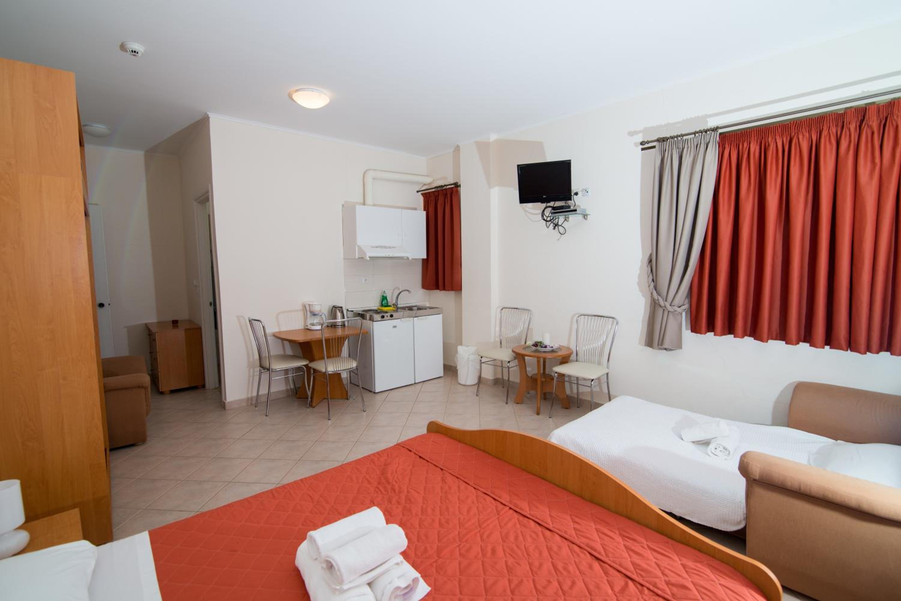 Studio (3 Adults)