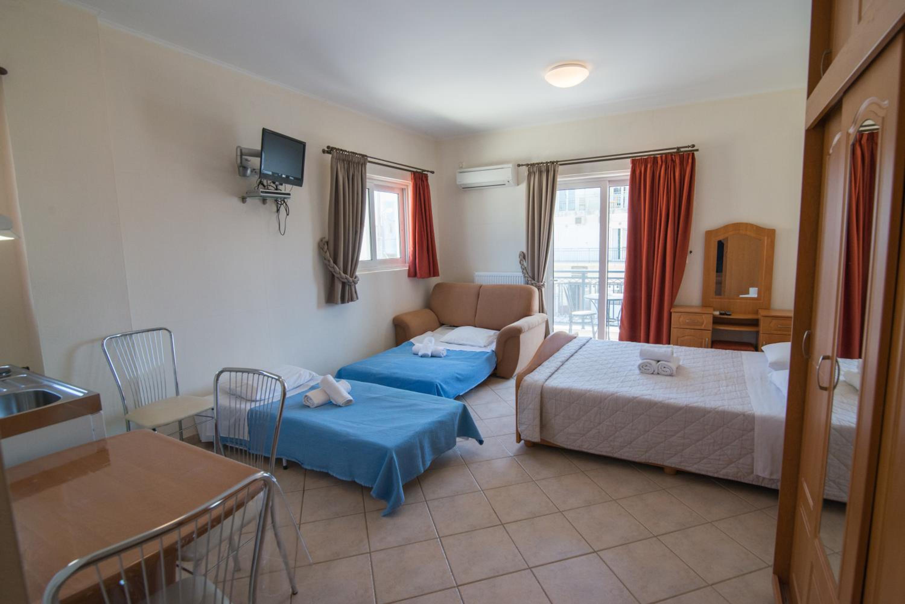 Studio (4 Adults)