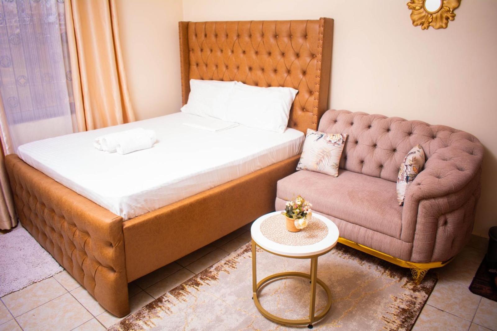 One-Bedroom Apartment photo 1