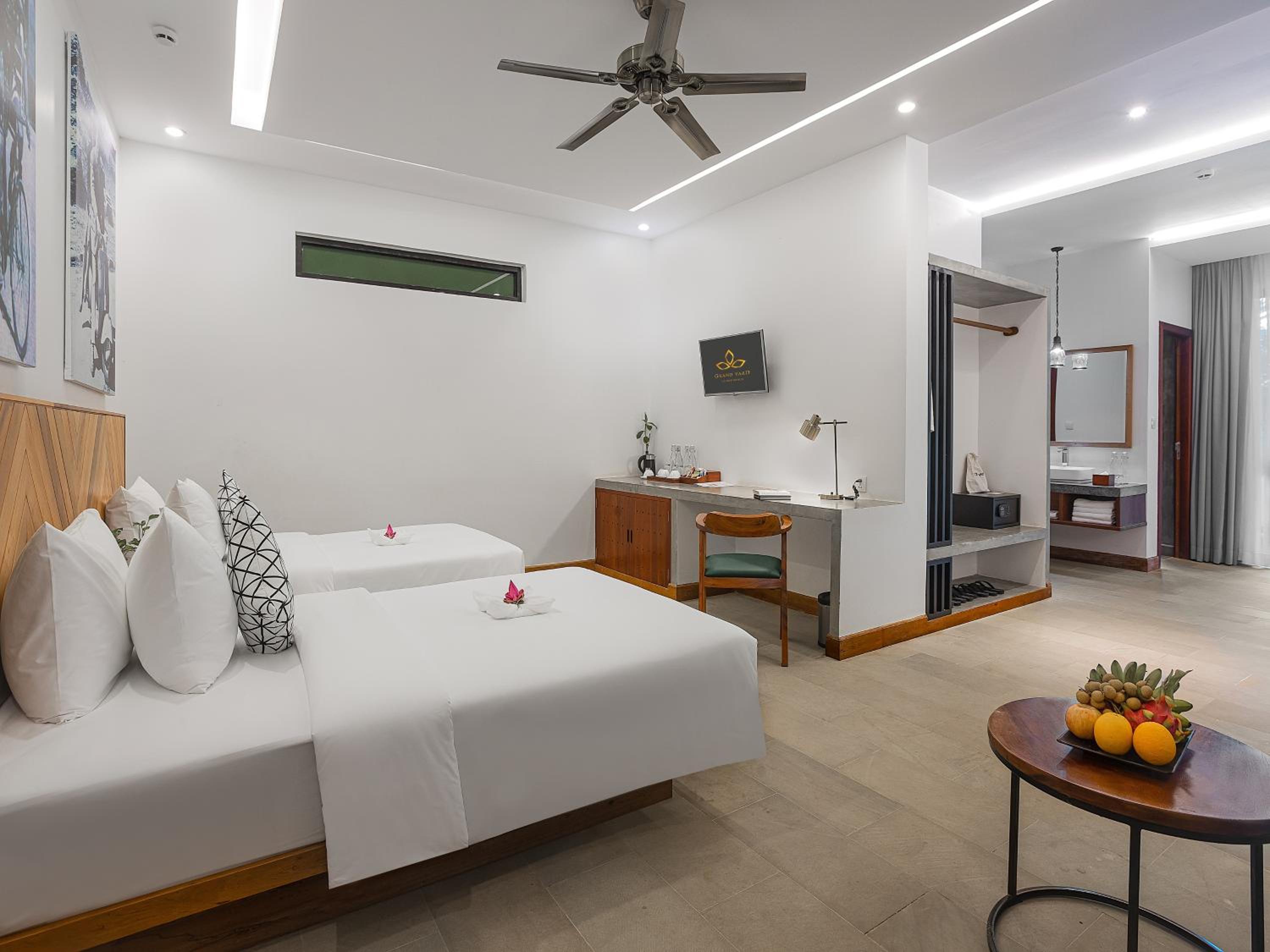 Family Suite with  Balcony  - Photo 2