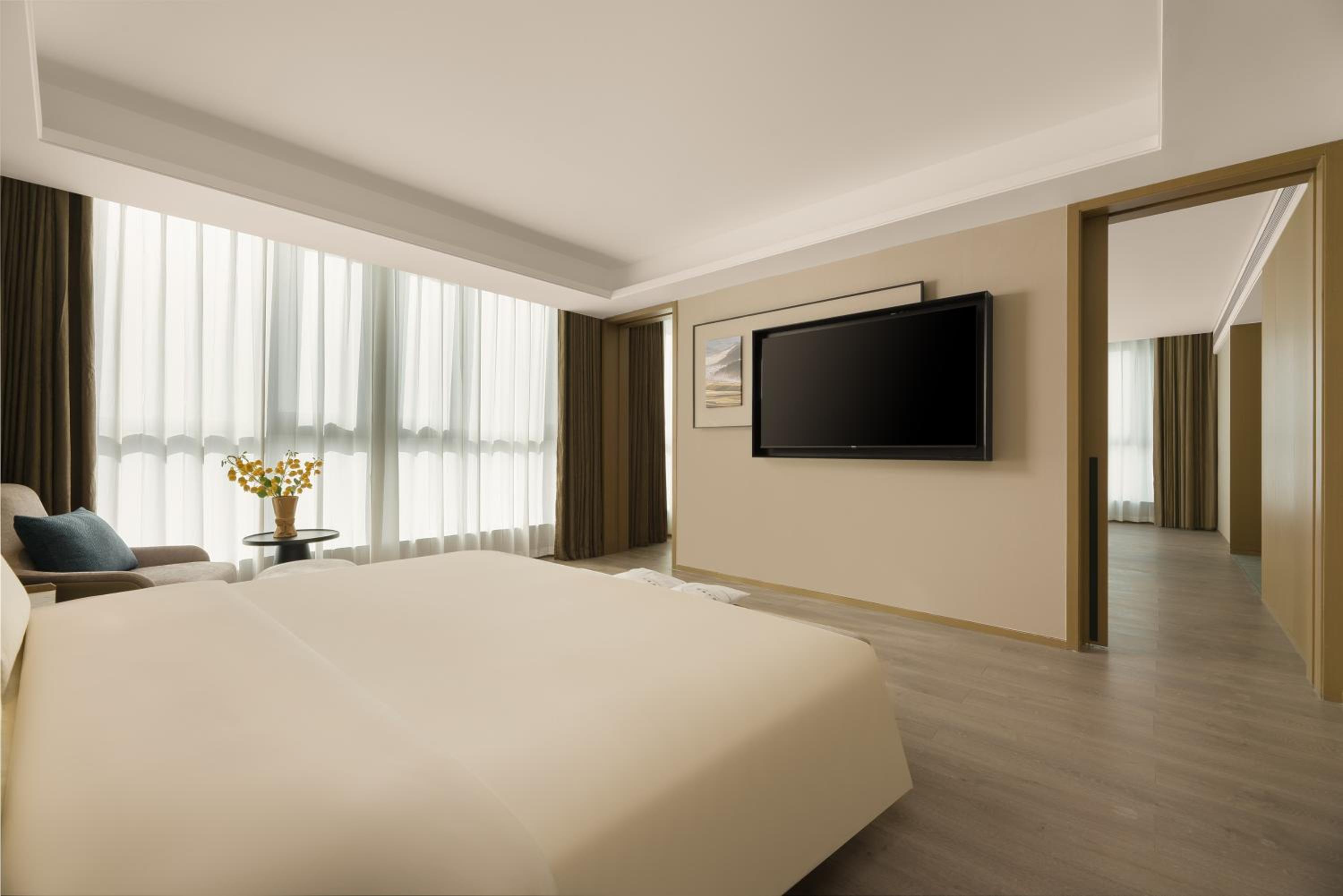 Jimu Suite with City View photo 2